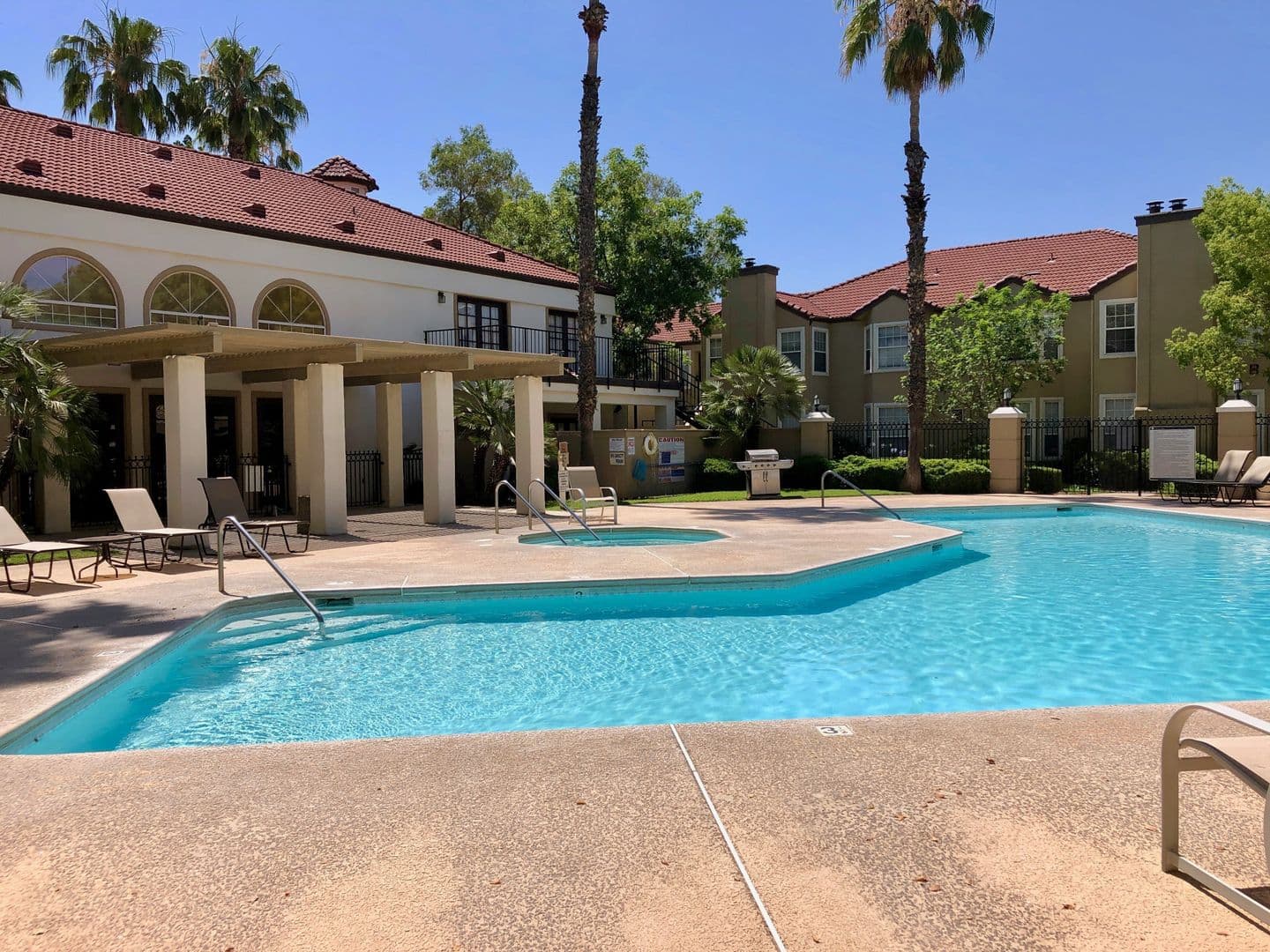 Fresno Condo: 8153 N. Cedar Ave. #114