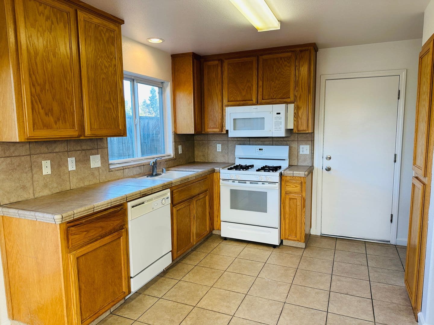 Madera House: 233 River Pt.