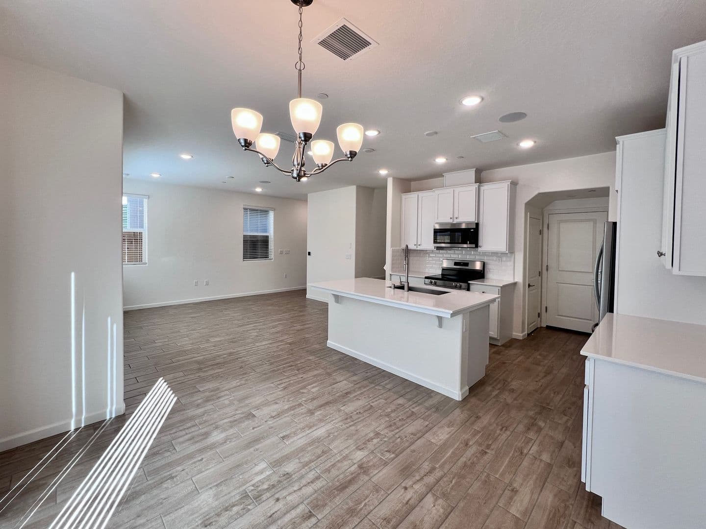 Clovis House: 1526 Woodhill Ln.