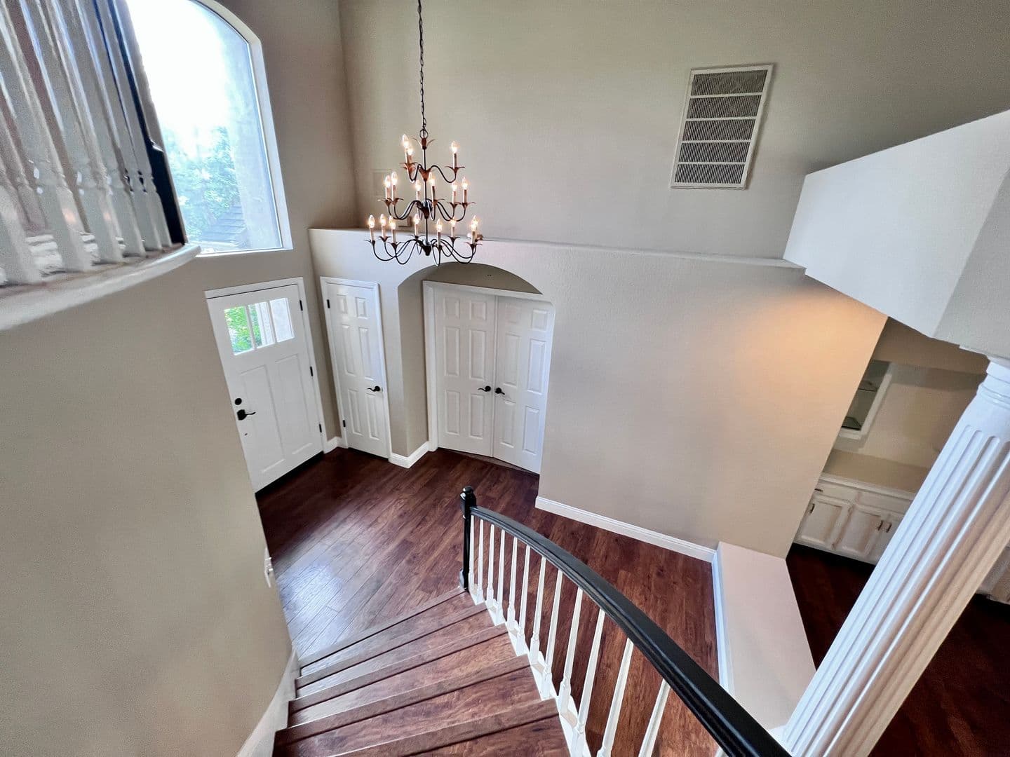 Fresno House: 1090 E. Cole Ave.