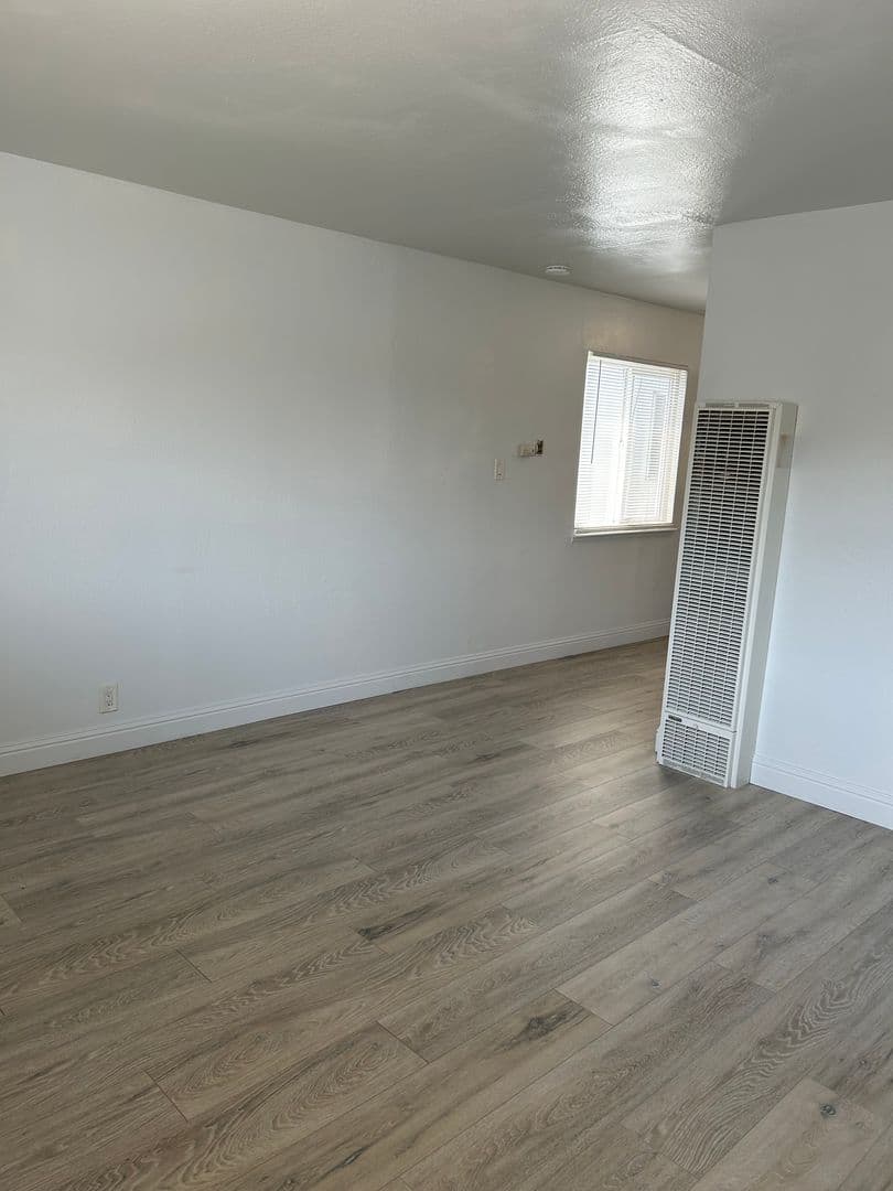 Oakland House: 1461 103rd Ave