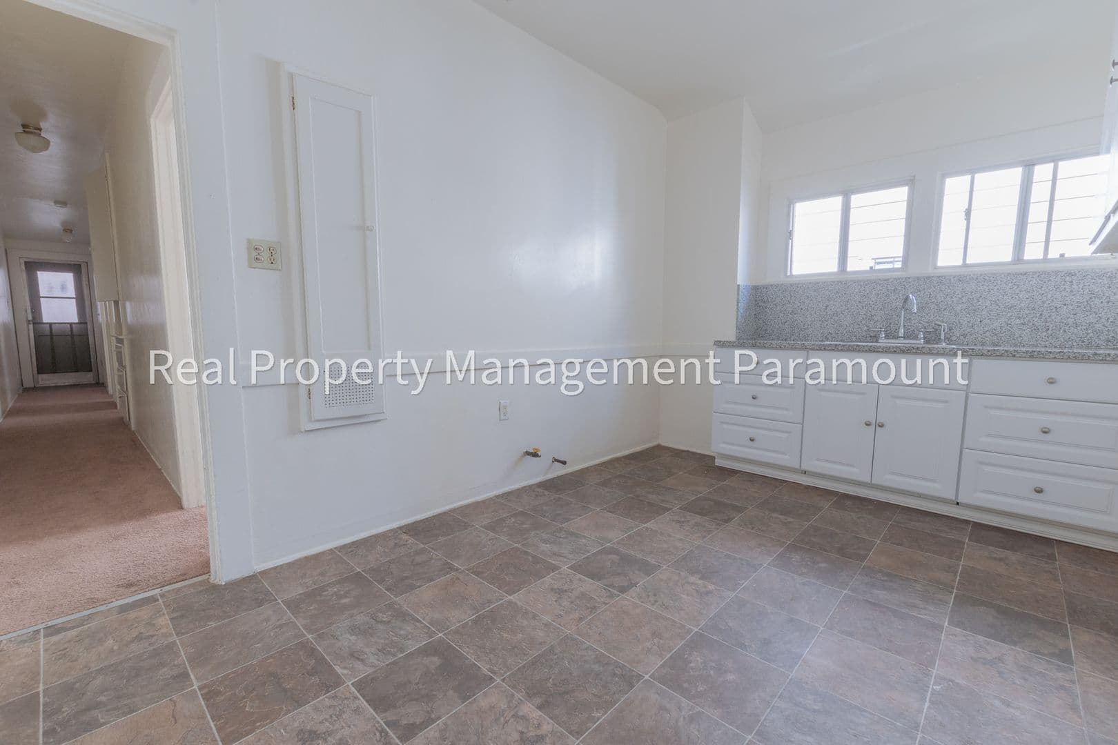 Los Angeles Apartment: 333 W 57th St - 333 W 57th St