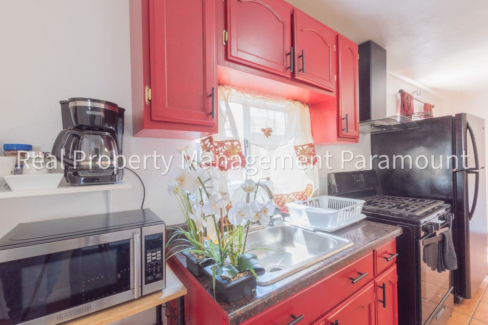 Los Angeles Apartment: 1362 E 61st Street