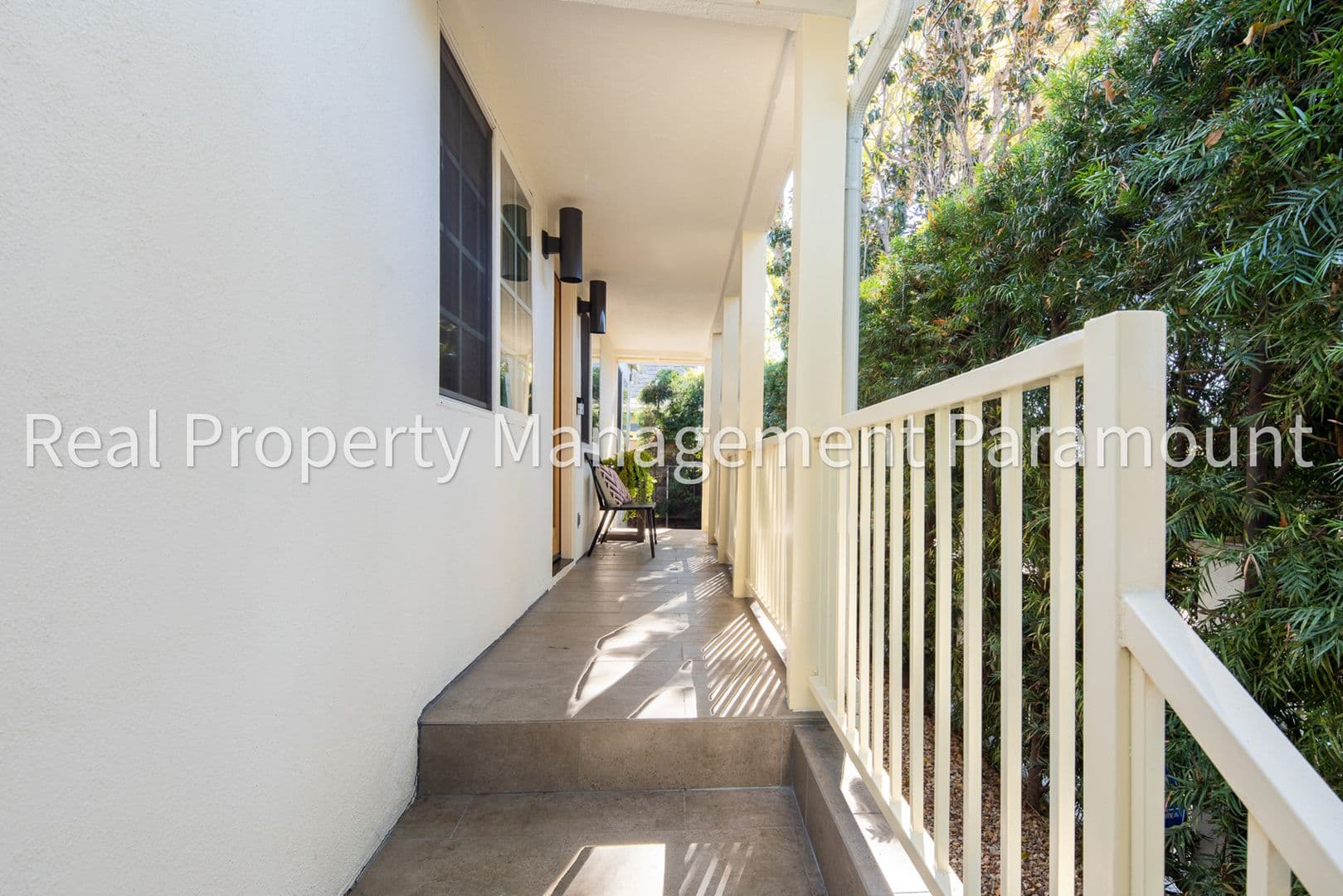Los Angeles House: 1606 Myra Ave