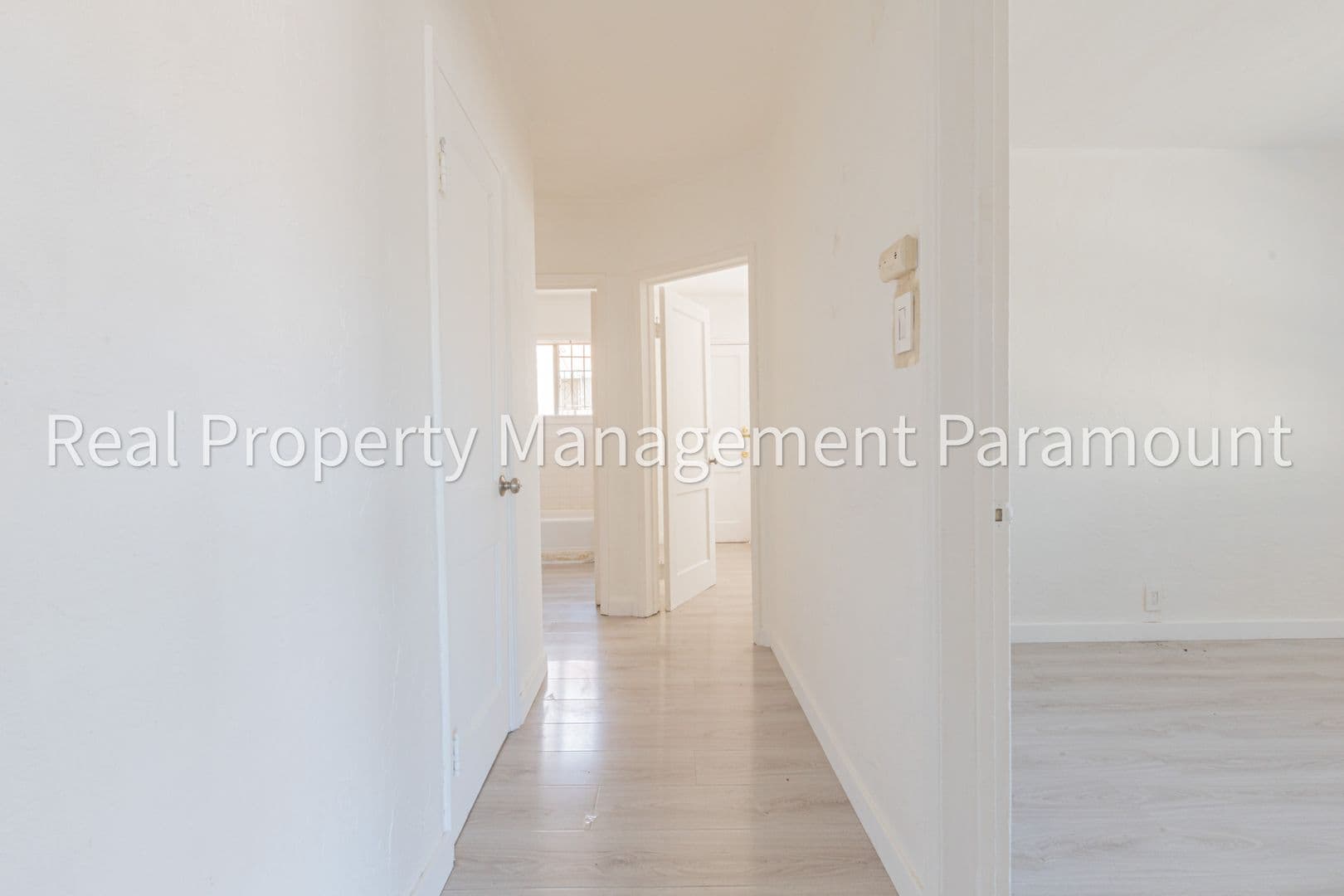 Los Angeles Apartment: 300 E 55th St- 300 - Unit 1
