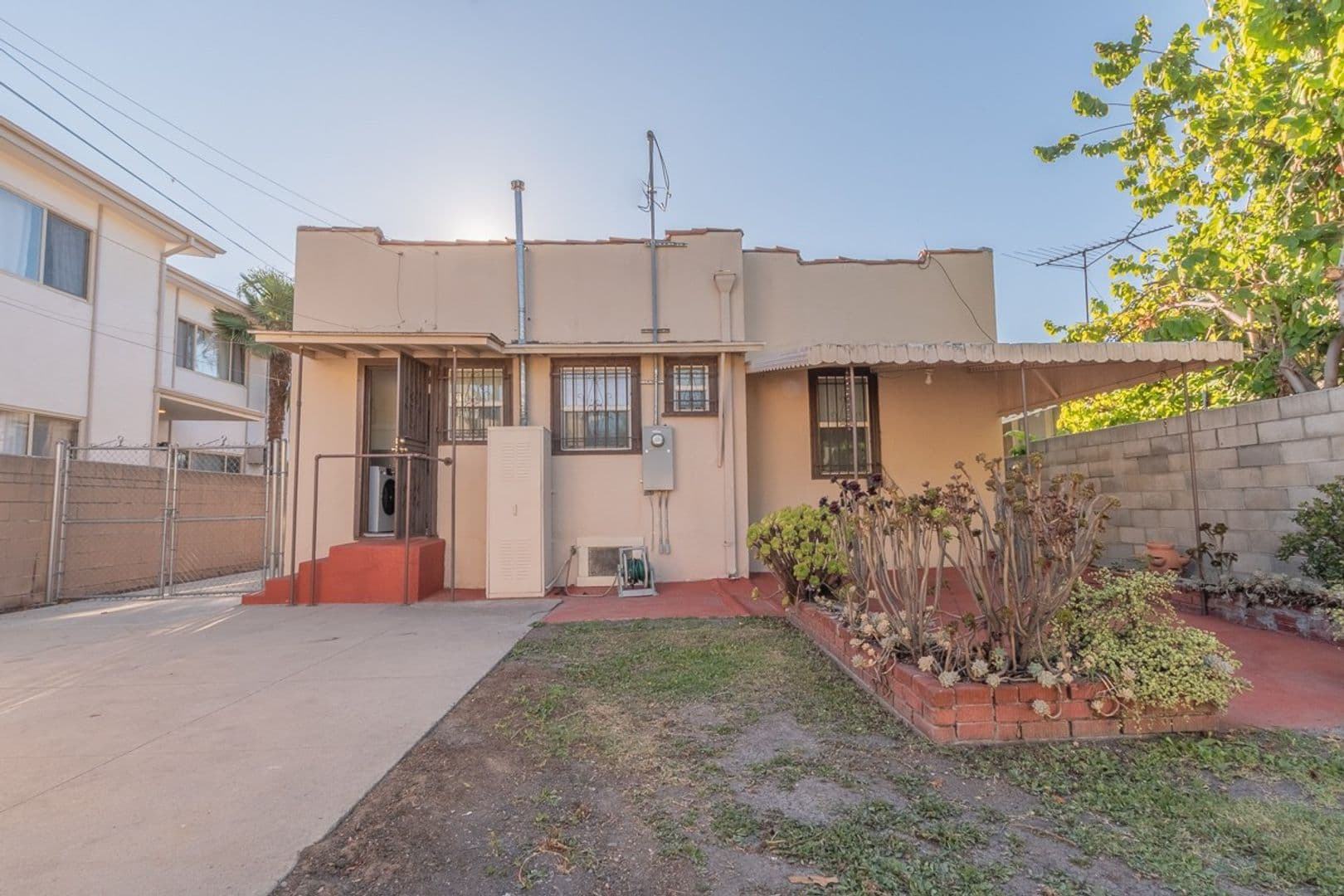 Los Angeles House: 2226 S Redondo Blvd
