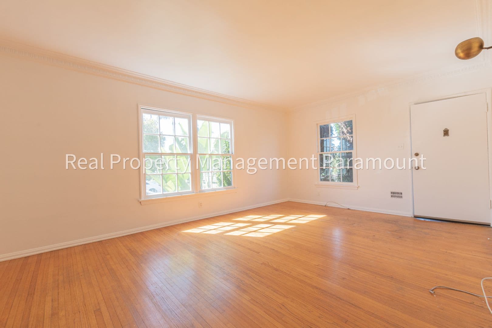Los Angeles Apartment: 1460 S Orange Grove Ave