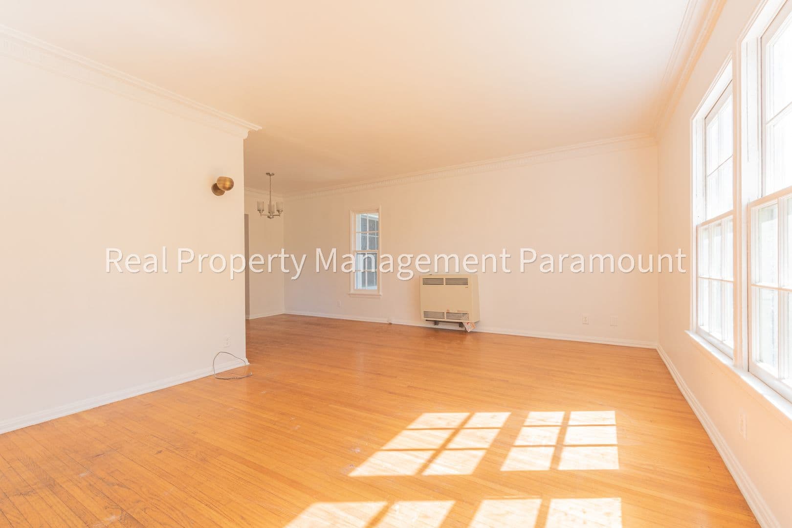 Los Angeles Apartment: 1460 S Orange Grove Ave