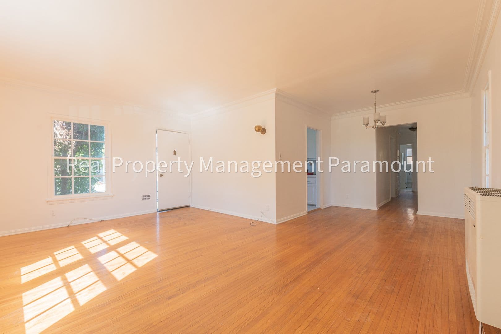 Los Angeles Apartment: 1460 S Orange Grove Ave