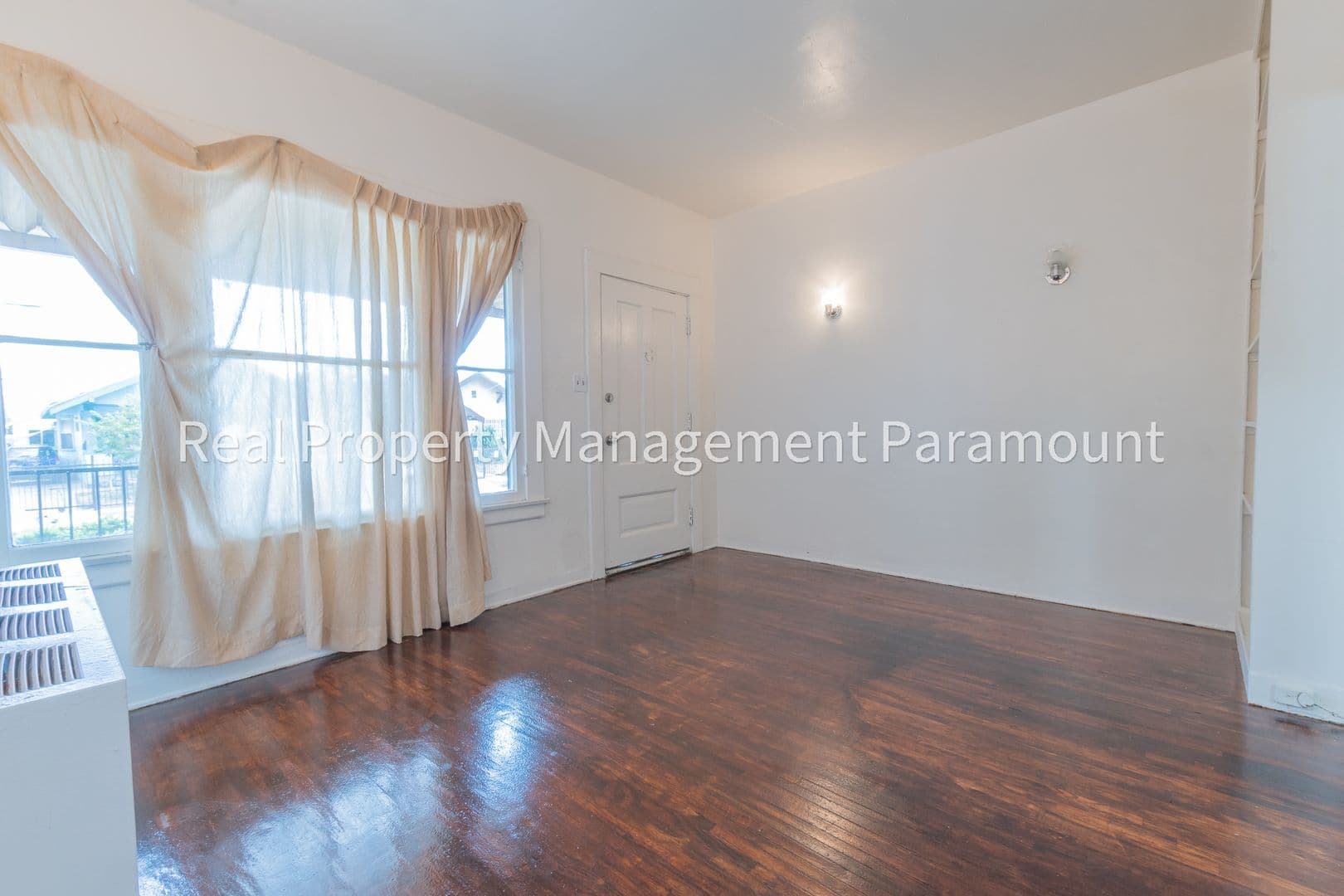 Los Angeles Apartment: 333 W 57th St - 333 W 57th St