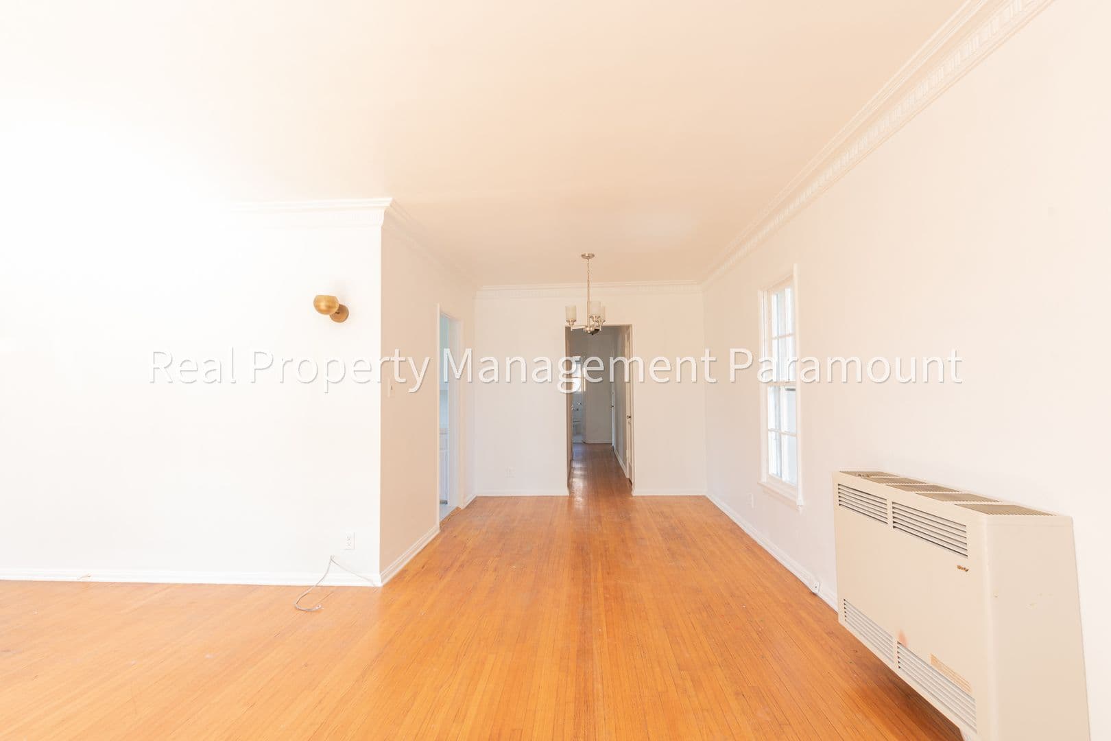 Los Angeles Apartment: 1460 S Orange Grove Ave