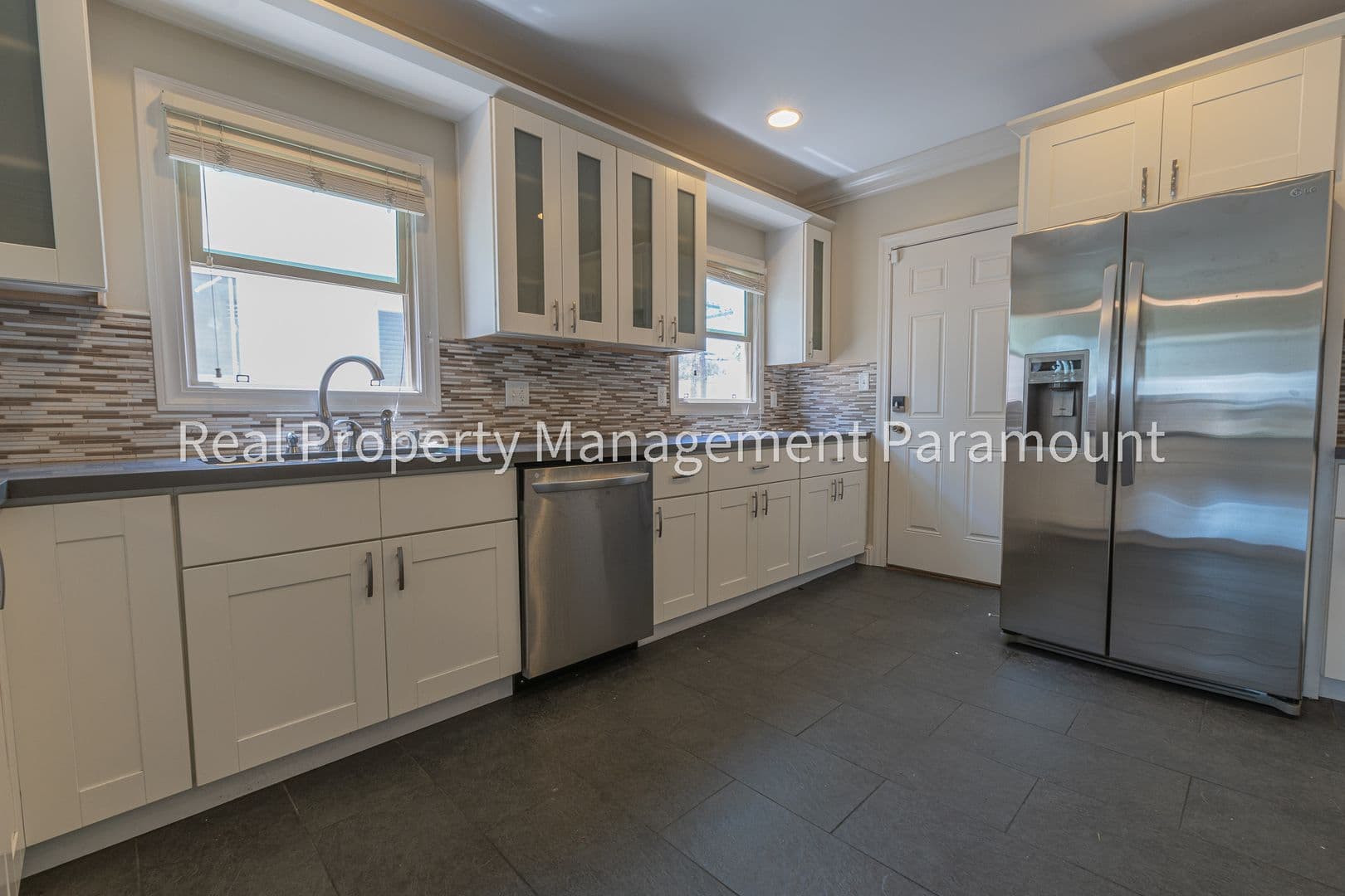 Los Angeles Apartment: 1925 South Harcourt Avenue,