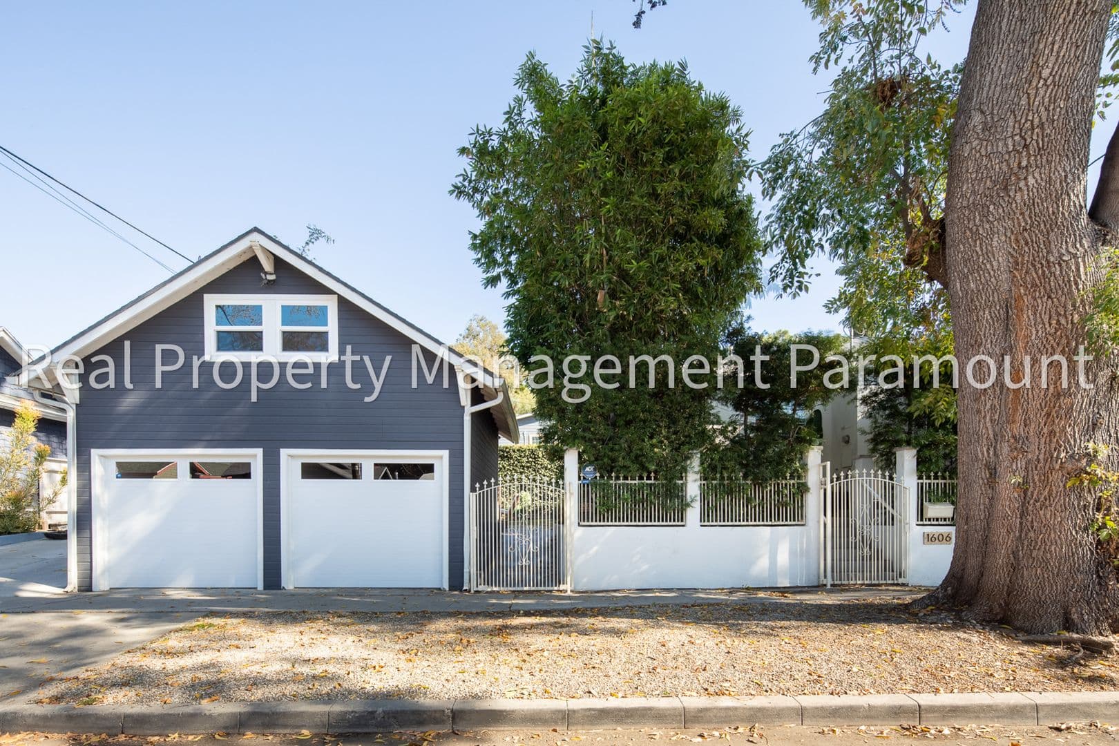 Los Angeles House: 1606 Myra Ave