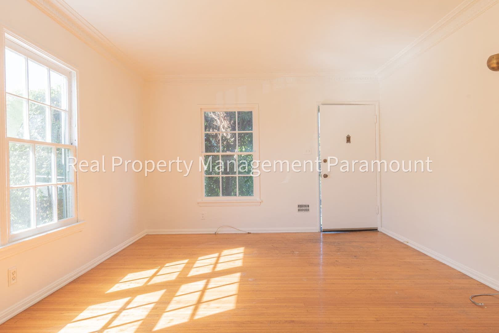 Los Angeles Apartment: 1460 S Orange Grove Ave