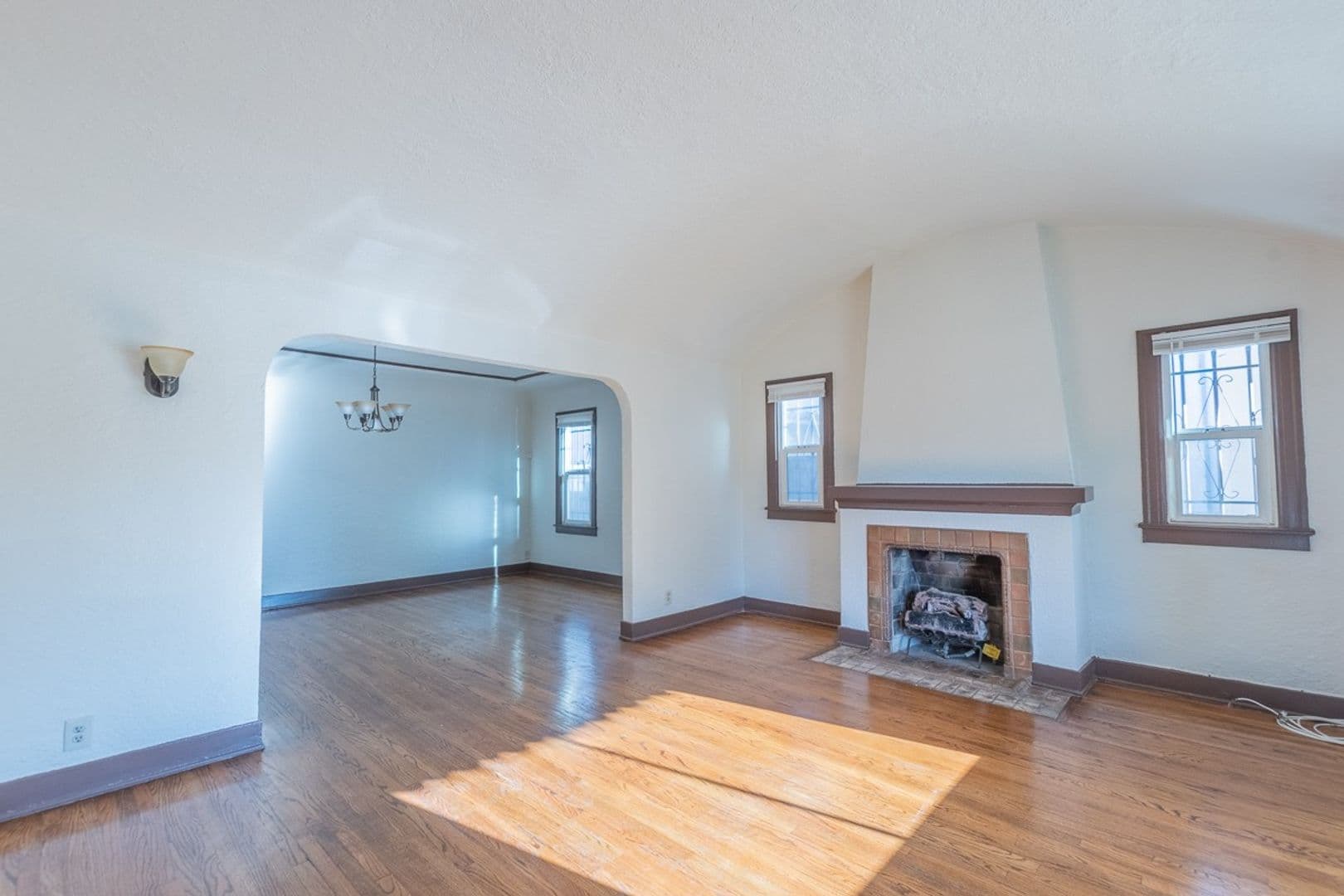 Los Angeles House: 2226 S Redondo Blvd