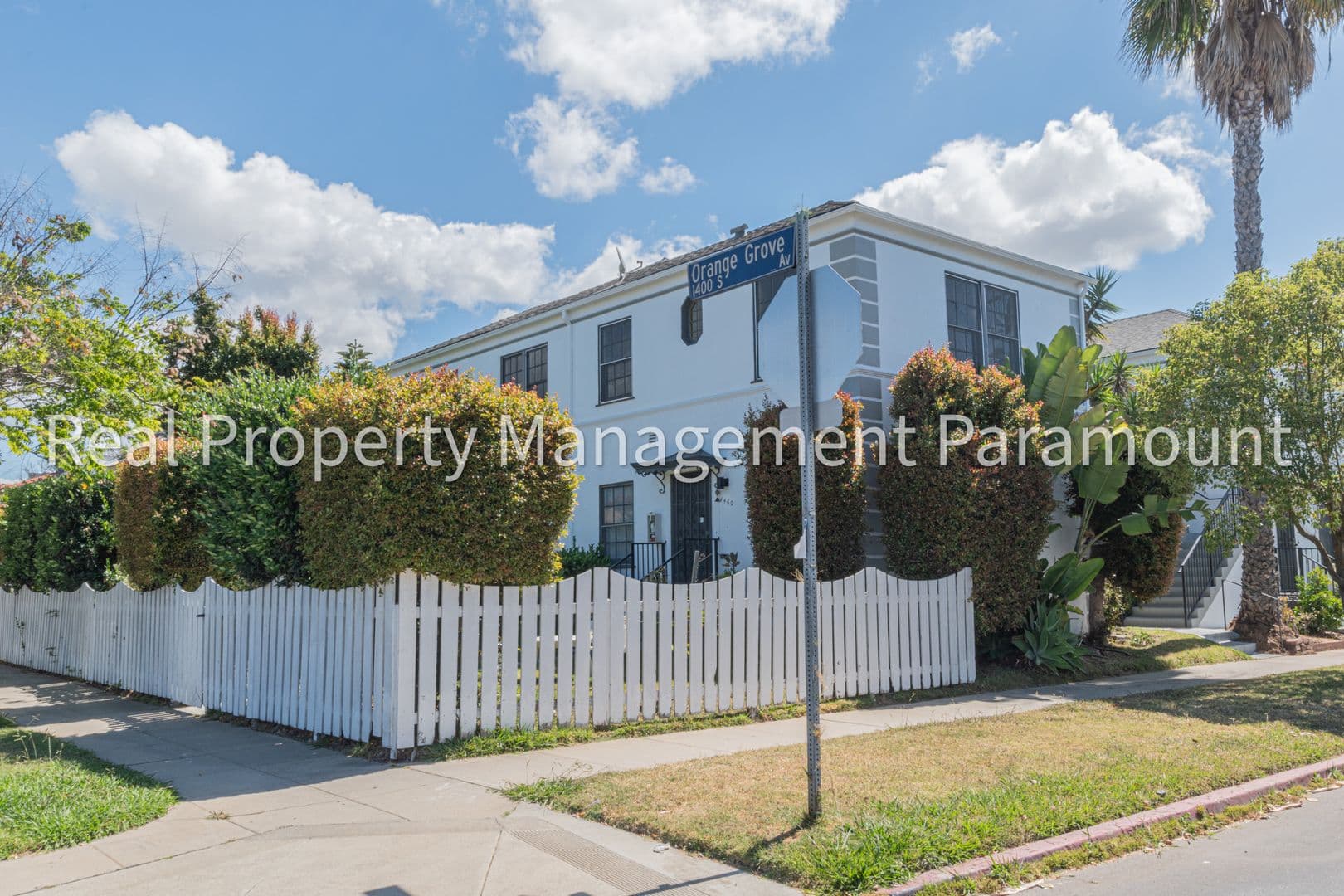 Los Angeles Apartment: 1460 S Orange Grove Ave