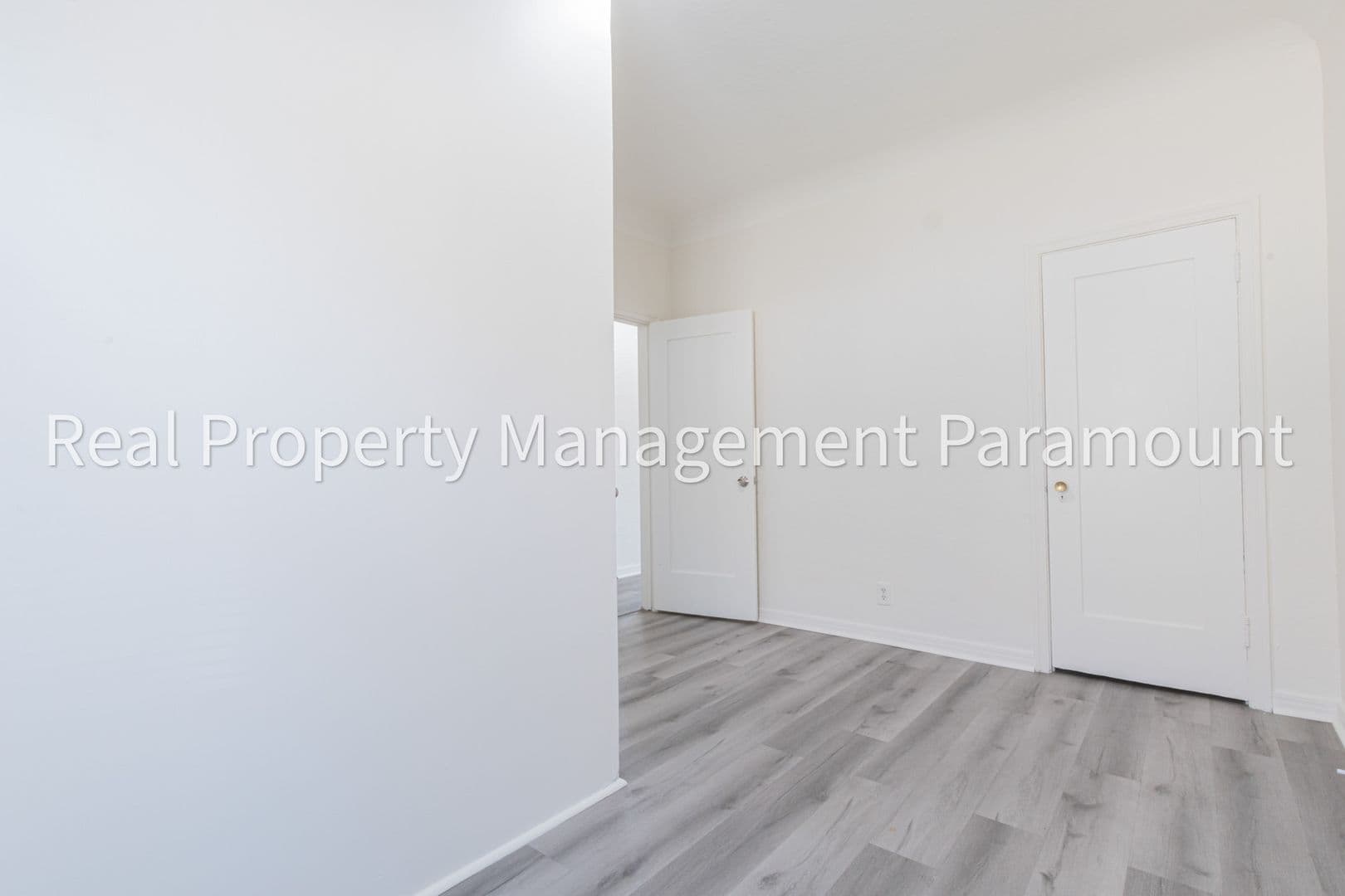 Los Angeles Apartment: 2759 Mansfield Ave