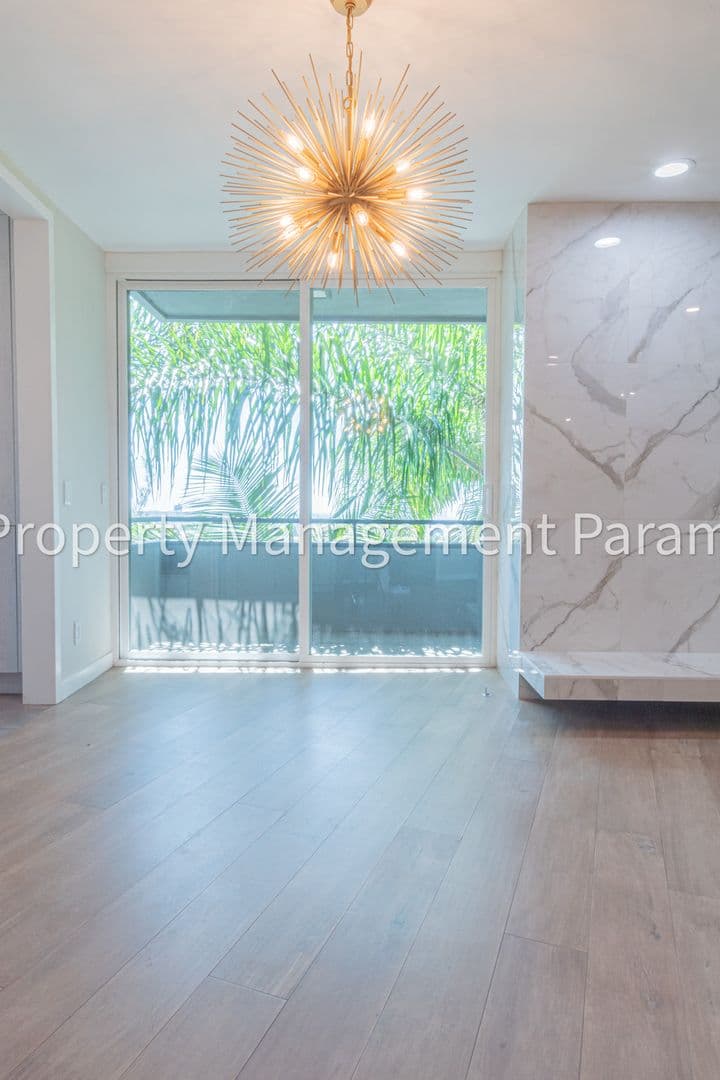 West Hollywood Condo: 8401 Fountain Ave #12