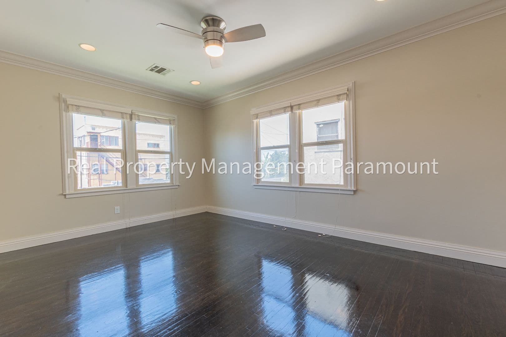 Los Angeles Apartment: 1925 South Harcourt Avenue,