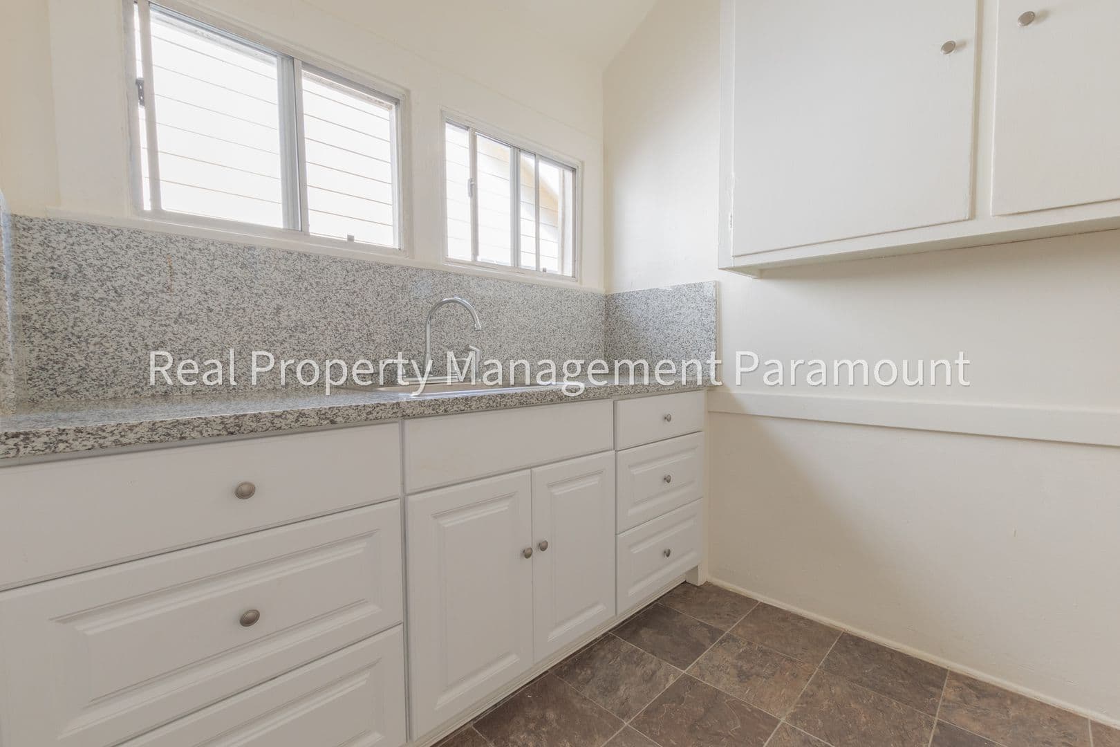 Los Angeles Apartment: 333 W 57th St - 333 W 57th St