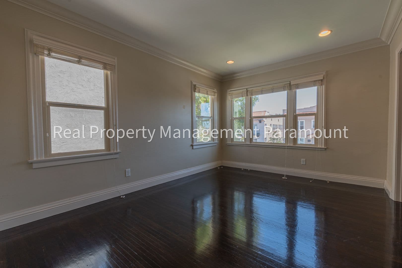Los Angeles Apartment: 1925 South Harcourt Avenue,