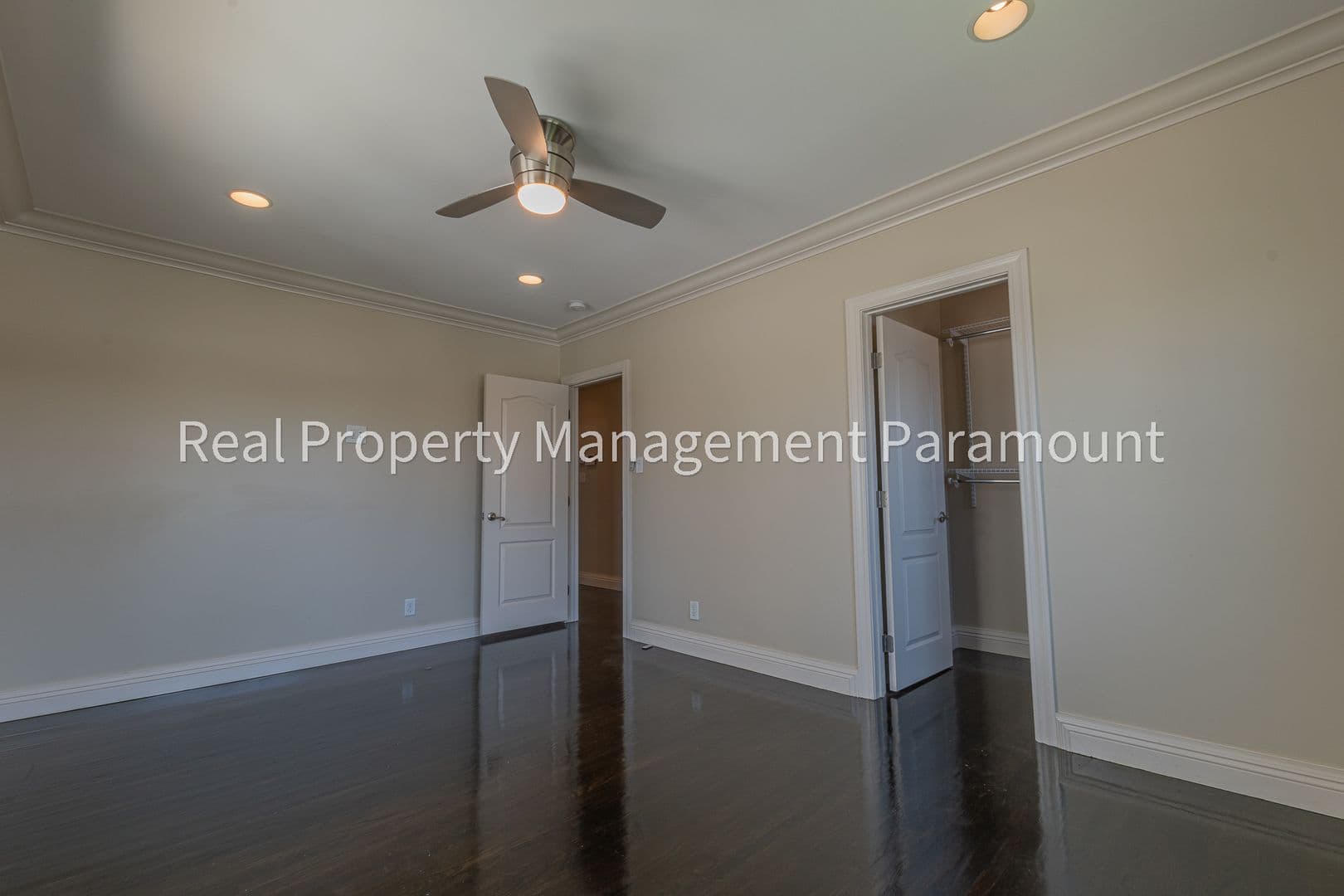Los Angeles Apartment: 1925 South Harcourt Avenue,