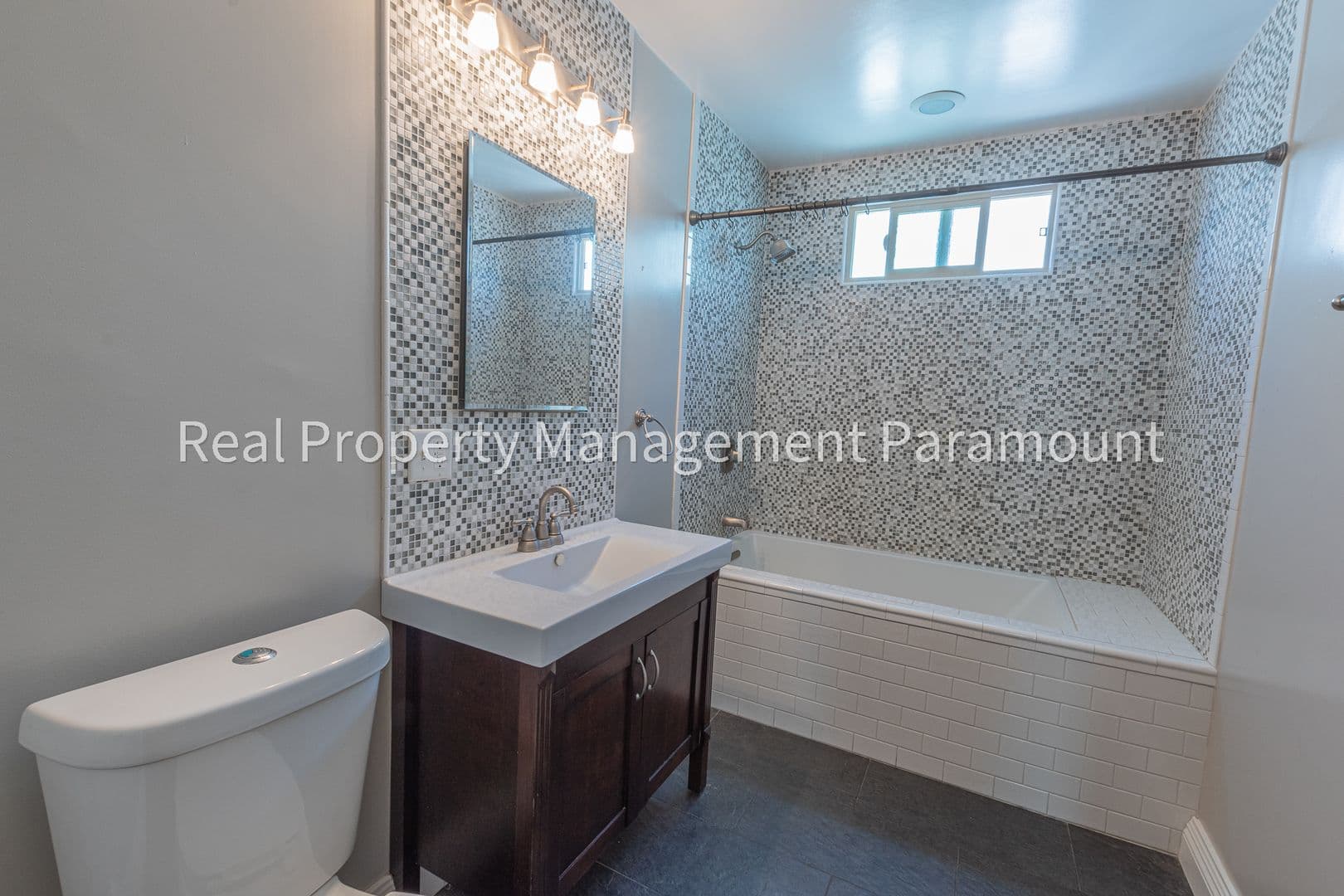 Los Angeles Apartment: 1925 South Harcourt Avenue,