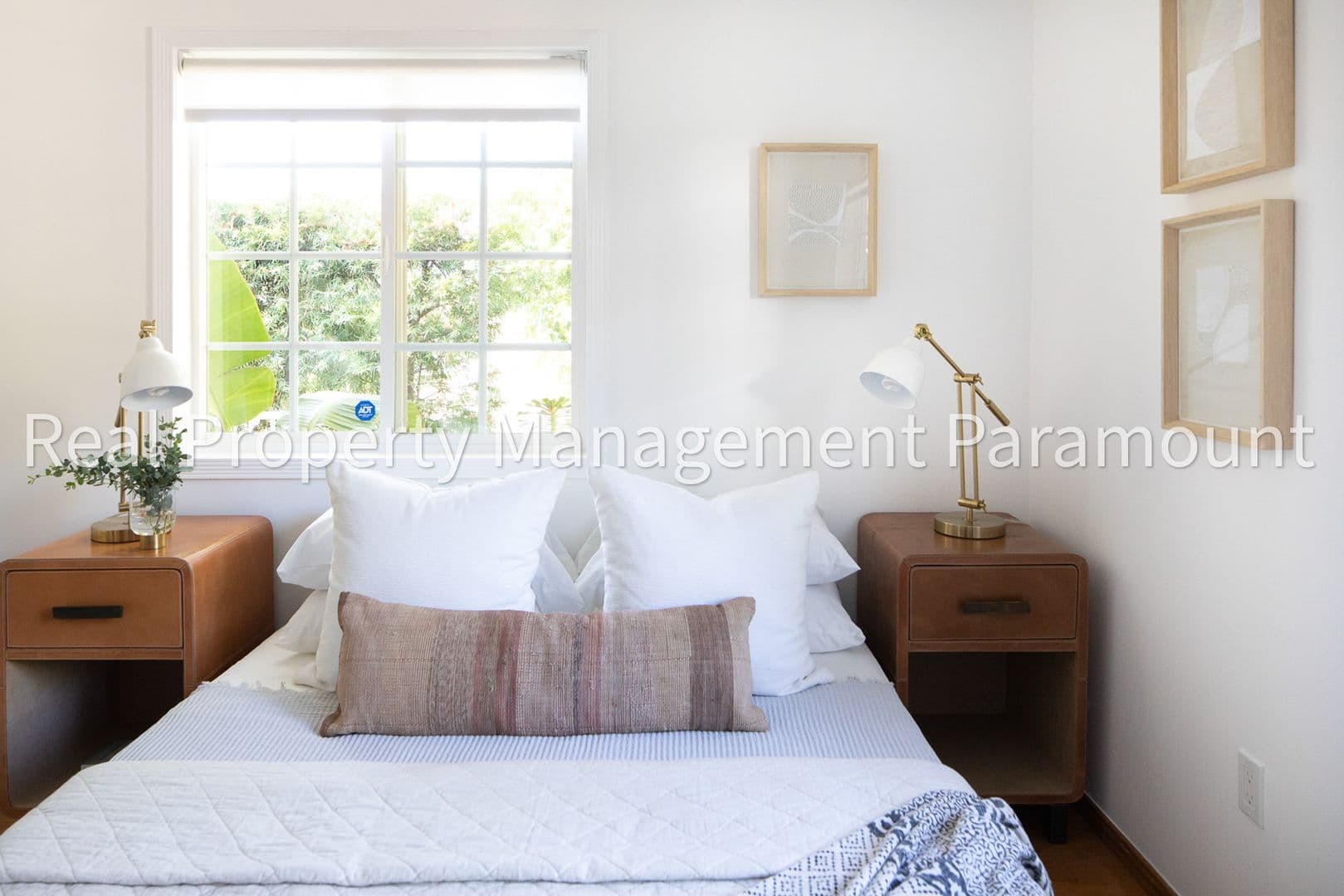 Los Angeles House: 1606 Myra Ave