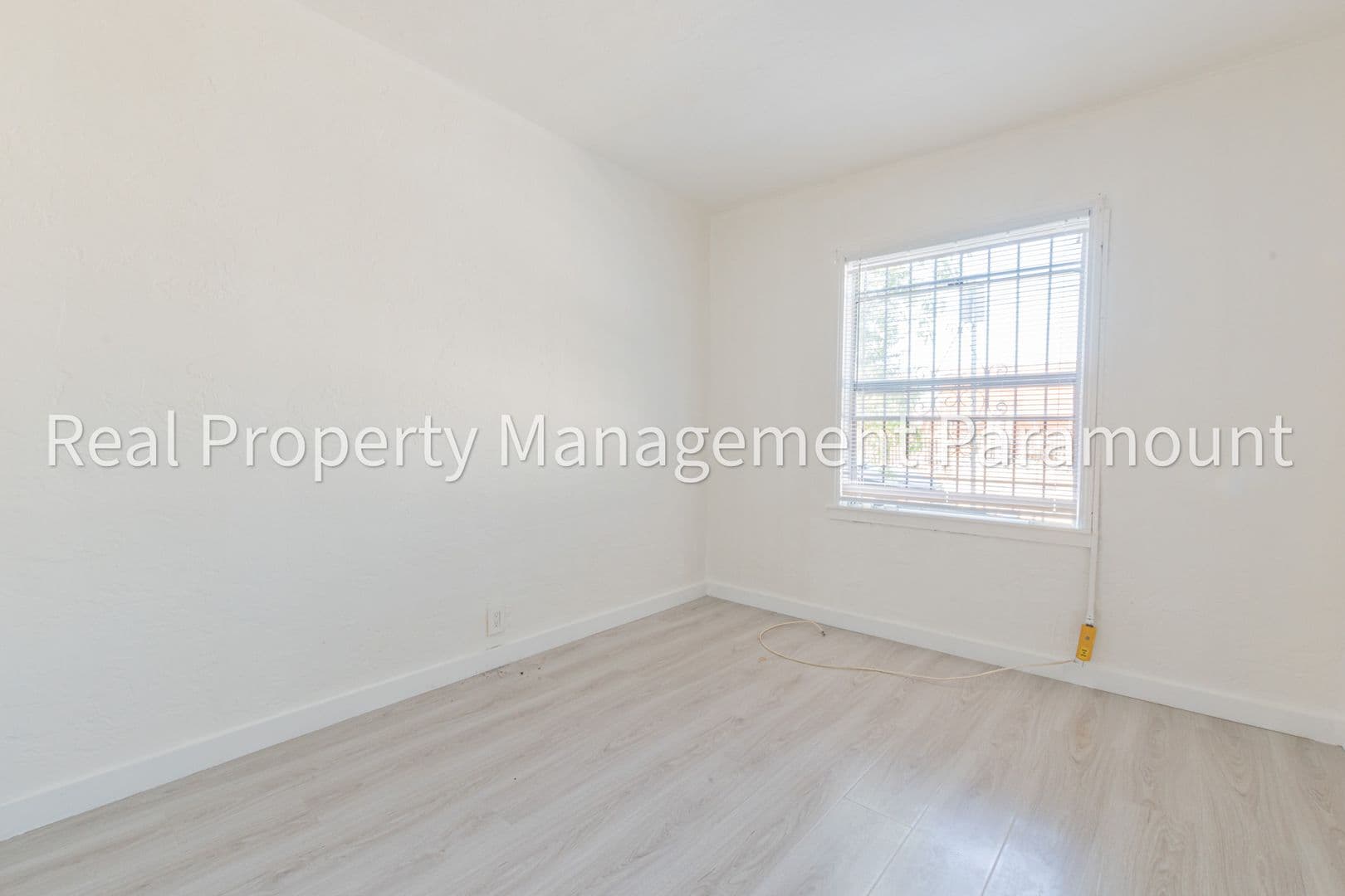 Los Angeles Apartment: 300 E 55th St- 300 - Unit 1