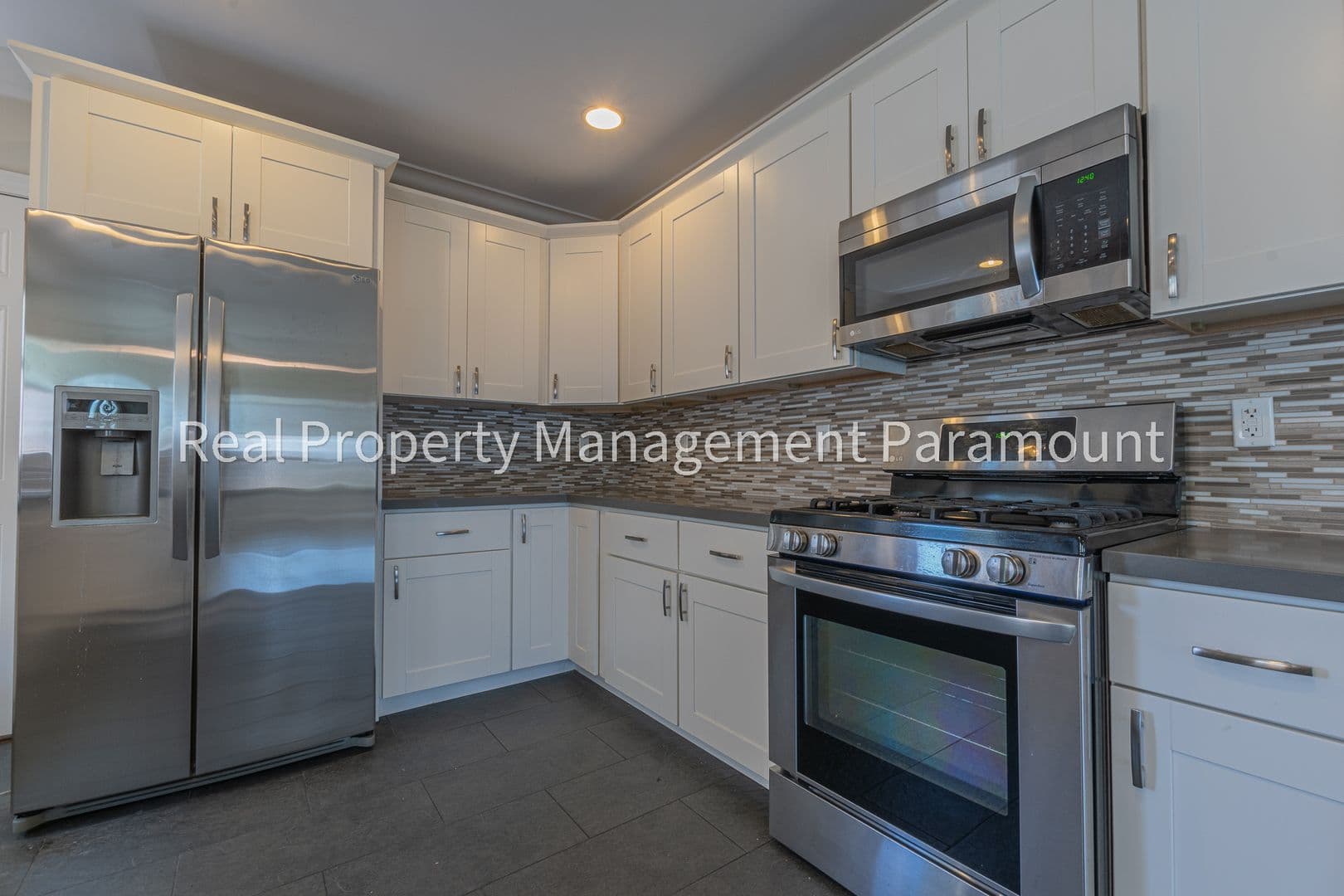 Los Angeles Apartment: 1925 South Harcourt Avenue,