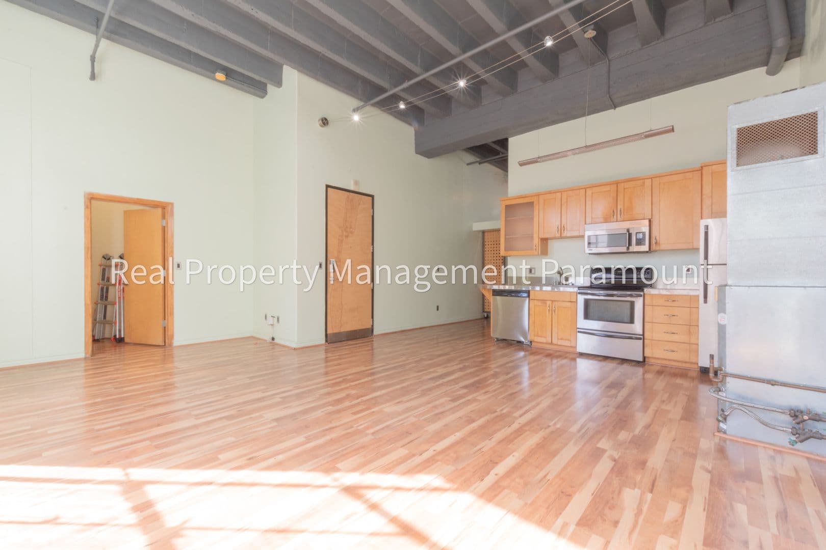 Los Angeles House: 312 W 5th Street #213