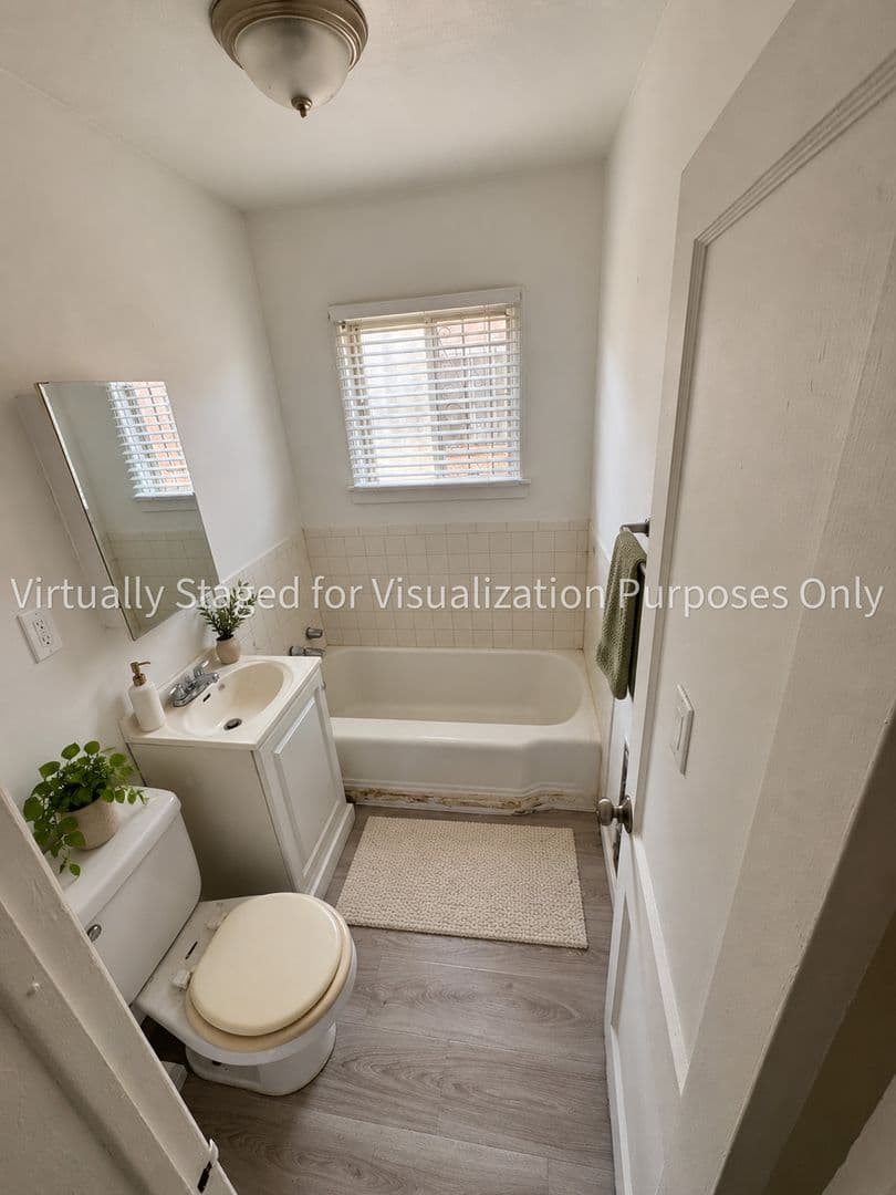 Los Angeles Apartment: 300 E 55th St- 300 - Unit 1