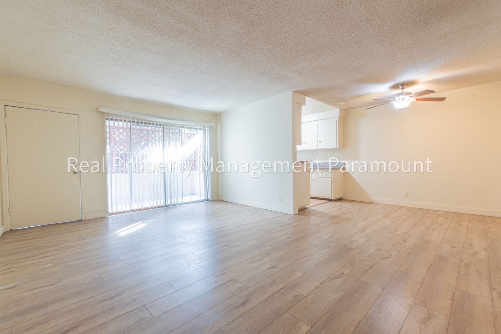 Los Angeles Apartment: 3369 Vinton Ave