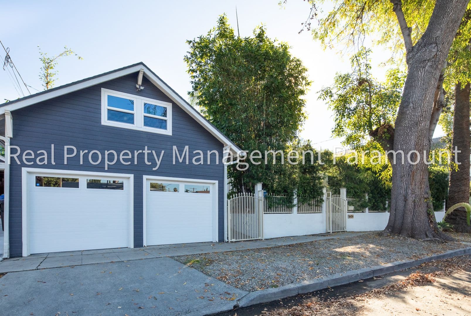 Los Angeles House: 1606 Myra Ave