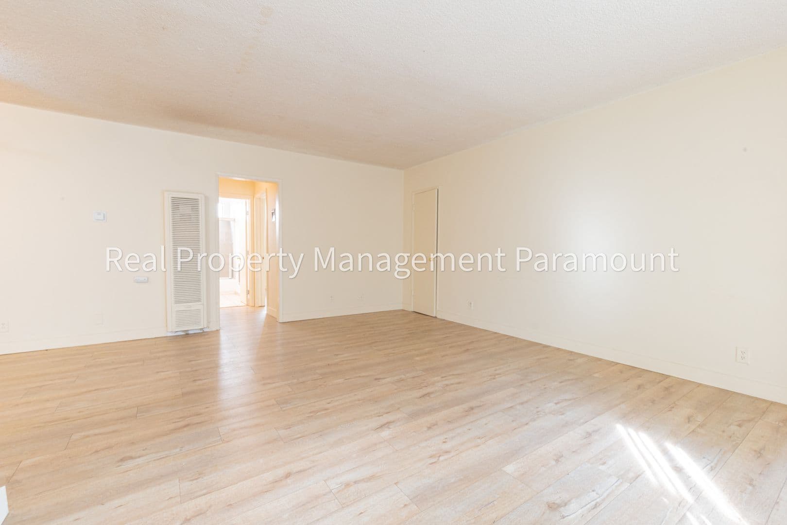 Los Angeles Apartment: 3369 Vinton Ave