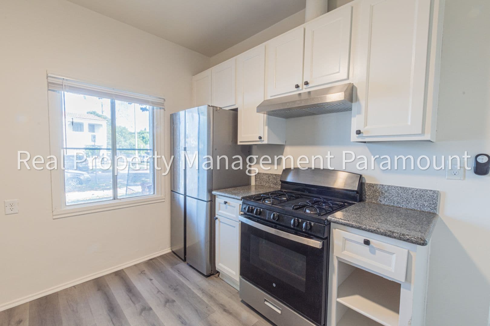Los Angeles Apartment: 2759 Mansfield Ave