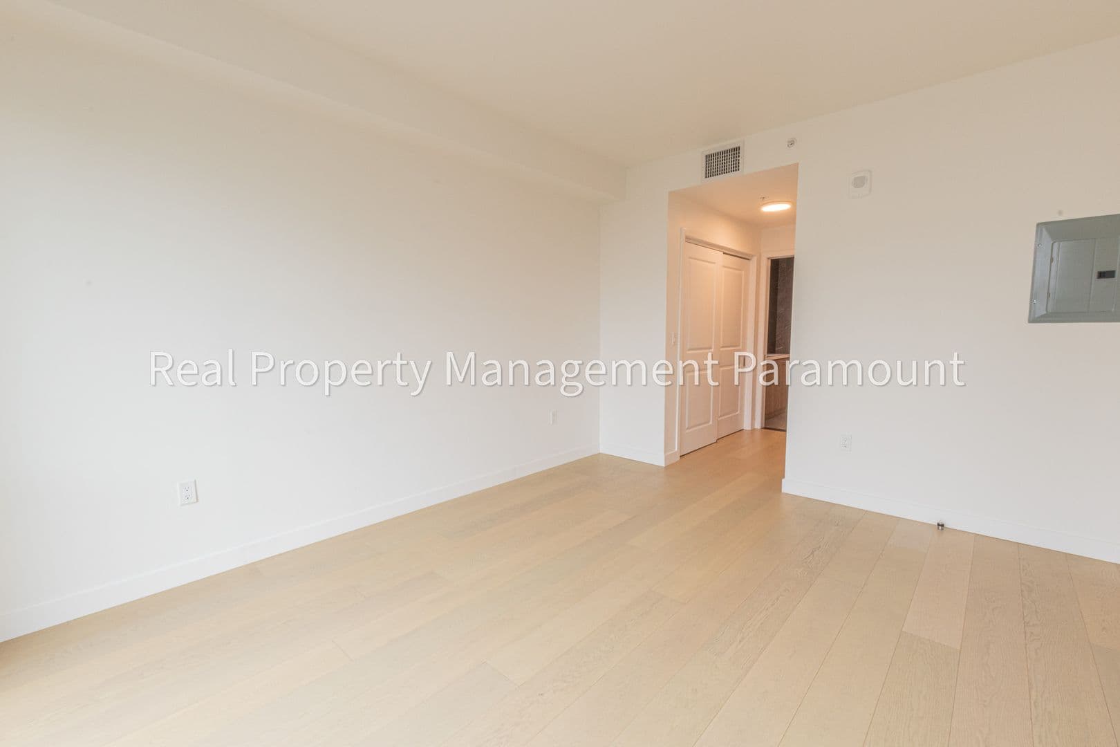 Los Angeles Condo: 400 S Broadway #1301