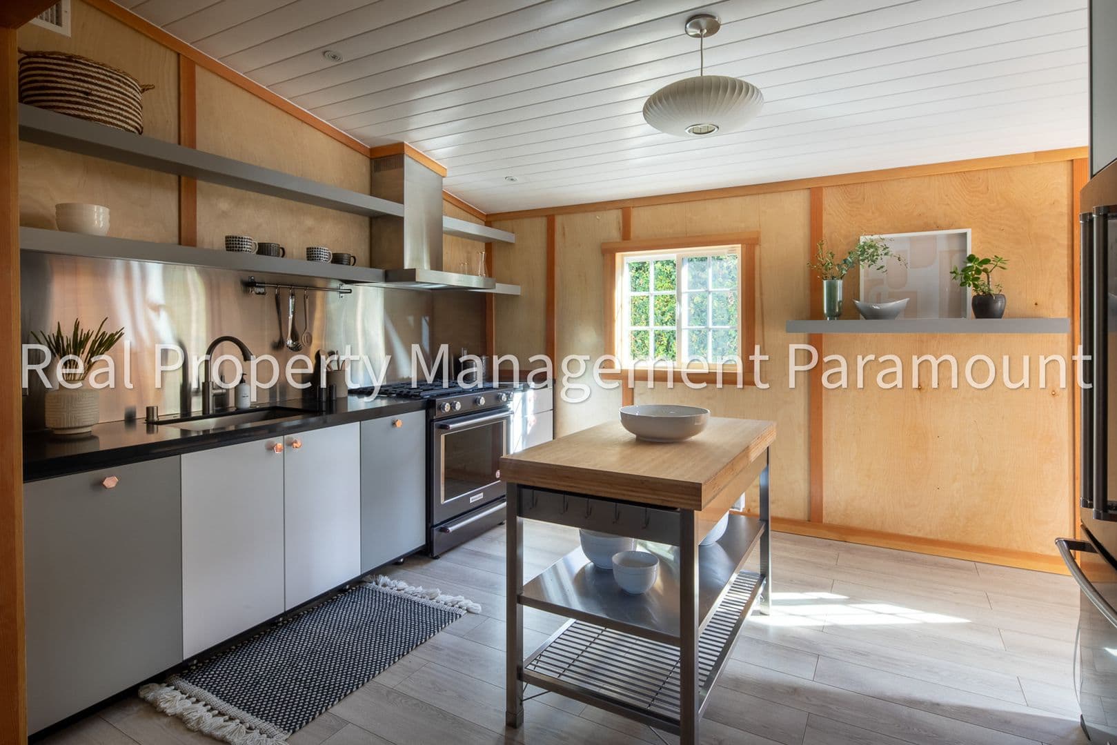 Los Angeles House: 1606 Myra Ave