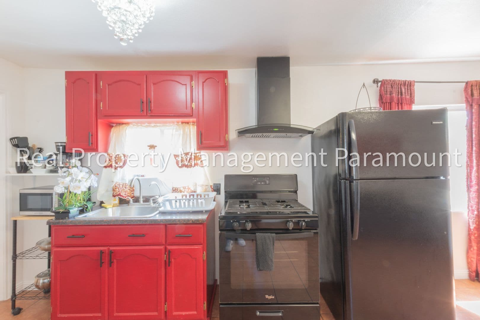 Los Angeles Apartment: 1362 E 61st Street