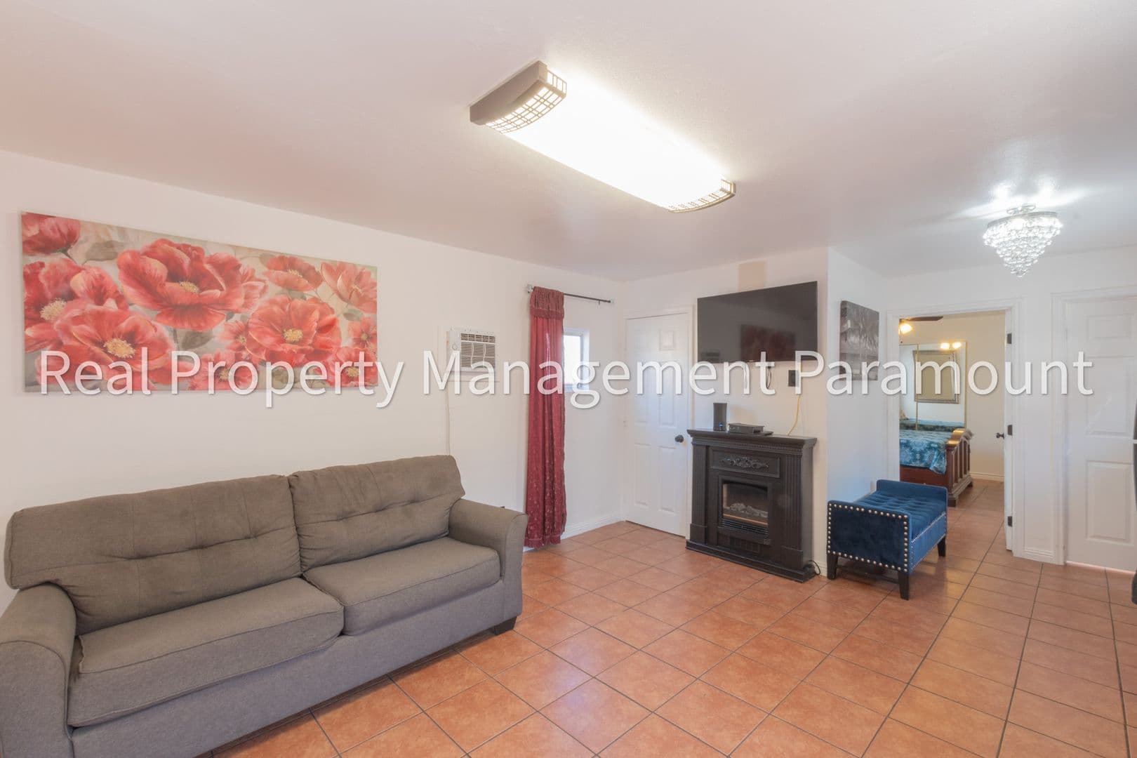 Los Angeles Apartment: 1362 E 61st Street