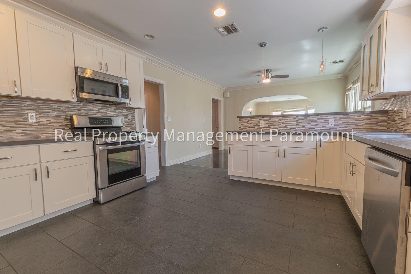Los Angeles Apartment: 1925 South Harcourt Avenue,