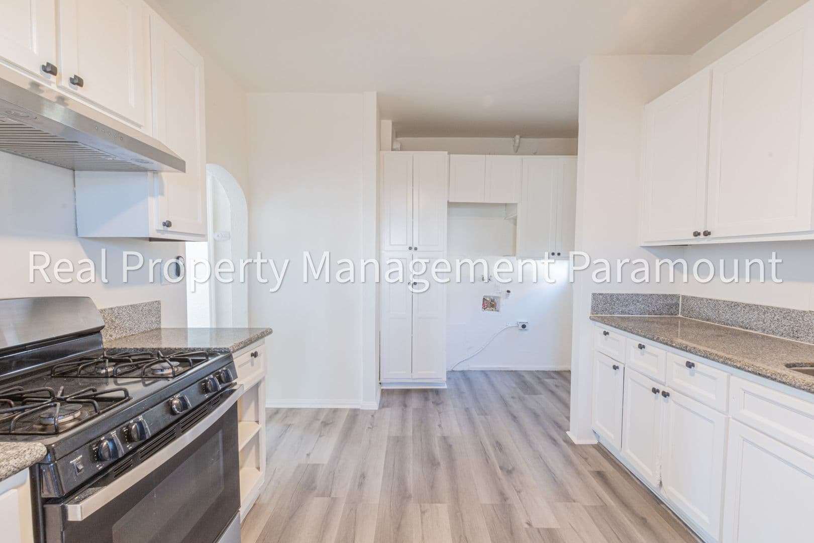 Los Angeles Apartment: 2759 Mansfield Ave