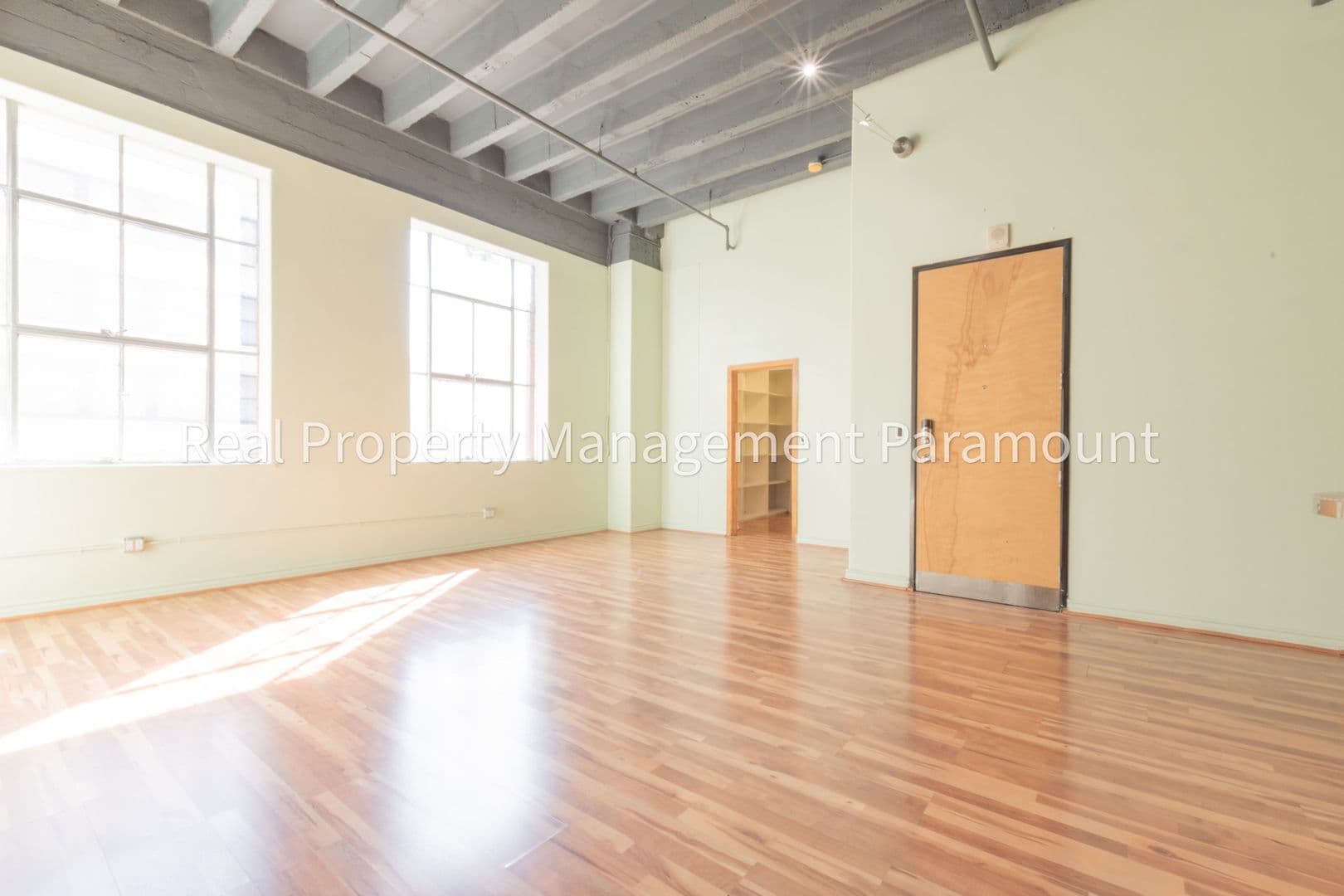 Los Angeles House: 312 W 5th Street #213
