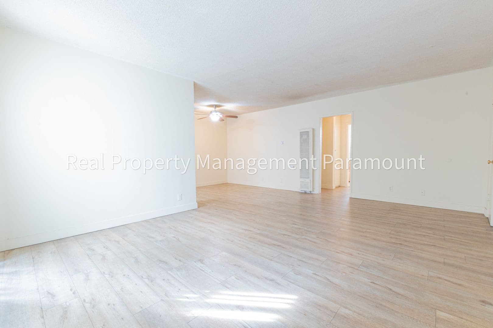 Los Angeles Apartment: 3369 Vinton Ave