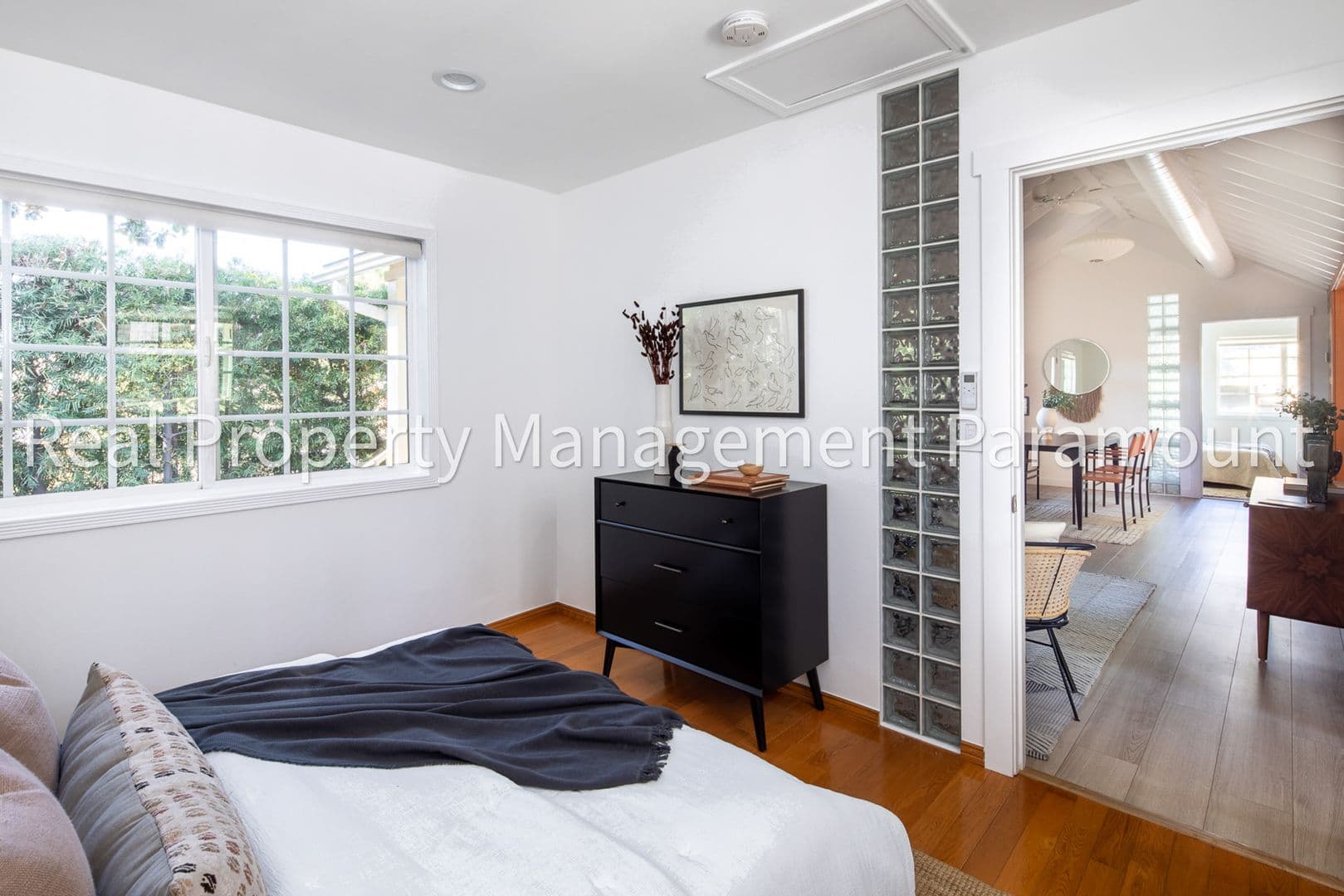Los Angeles House: 1606 Myra Ave