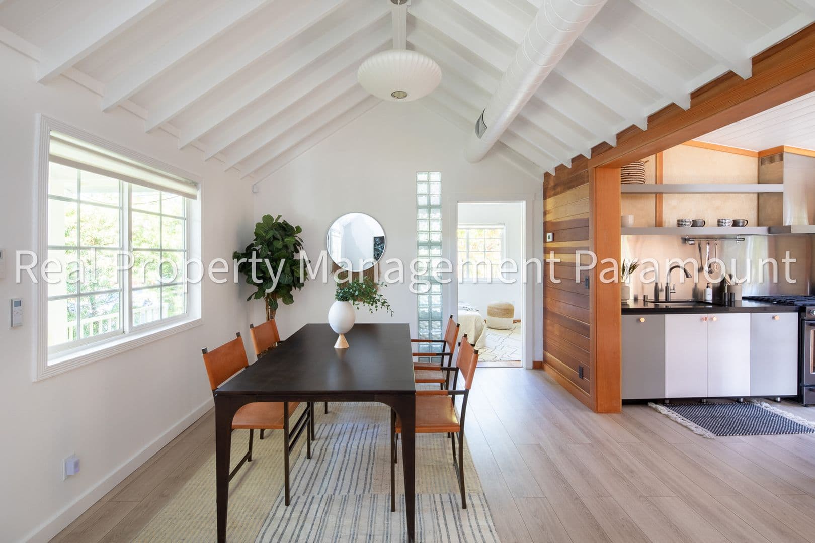 Los Angeles House: 1606 Myra Ave