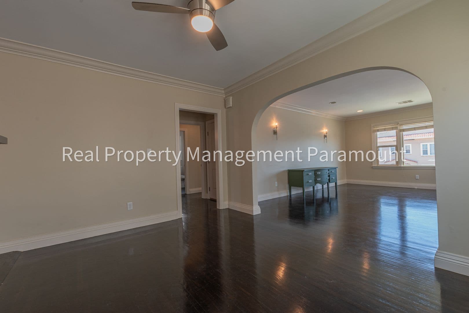 Los Angeles Apartment: 1925 South Harcourt Avenue,