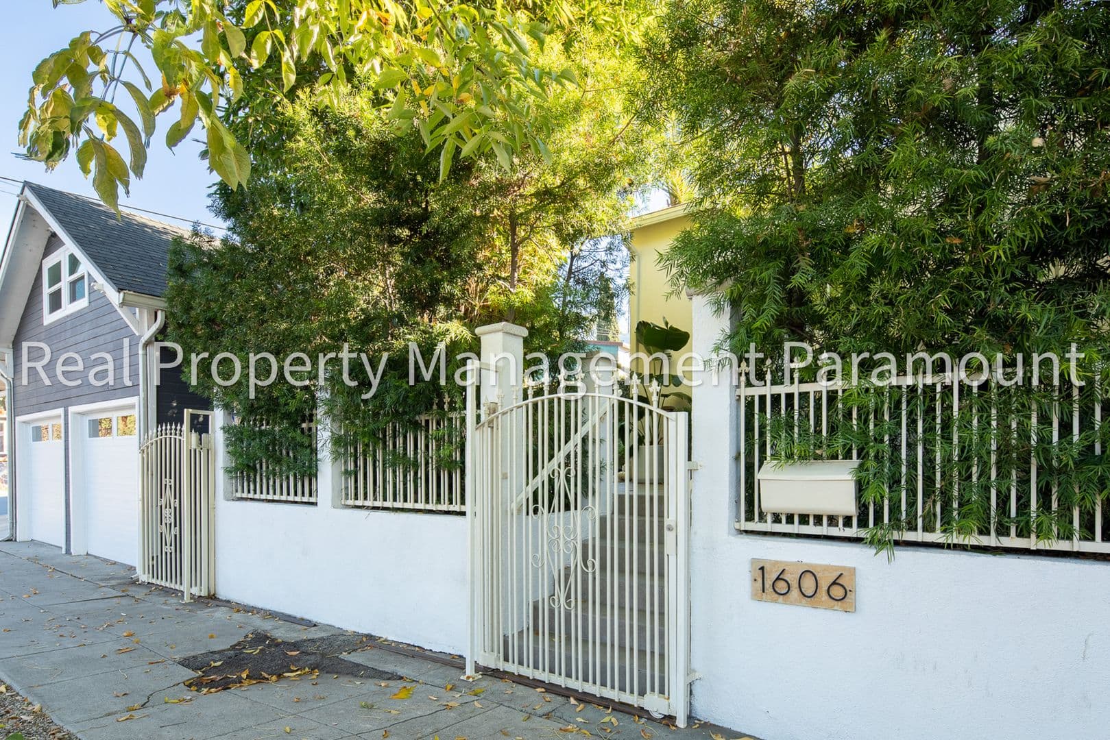 Los Angeles House: 1606 Myra Ave