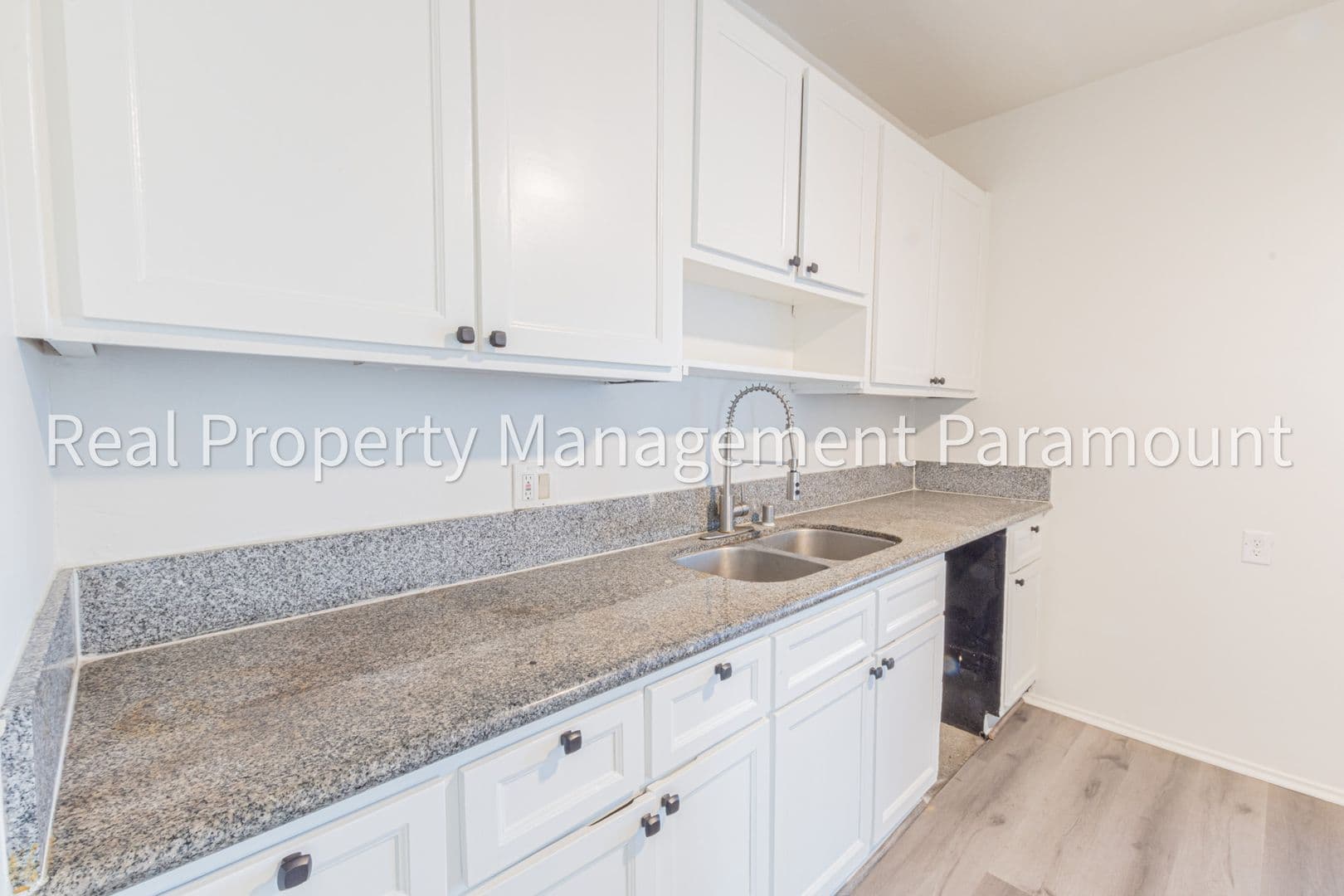 Los Angeles Apartment: 2759 Mansfield Ave