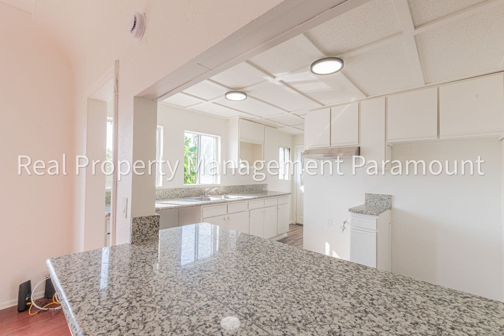 Los Angeles Apartment: 5107 Westhaven St